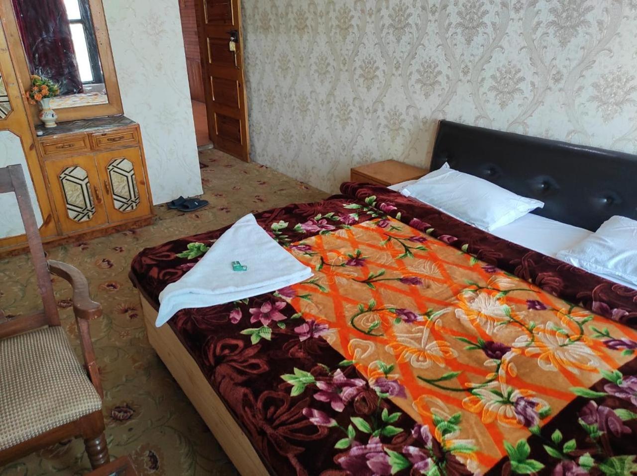 Double Room - Photo 7