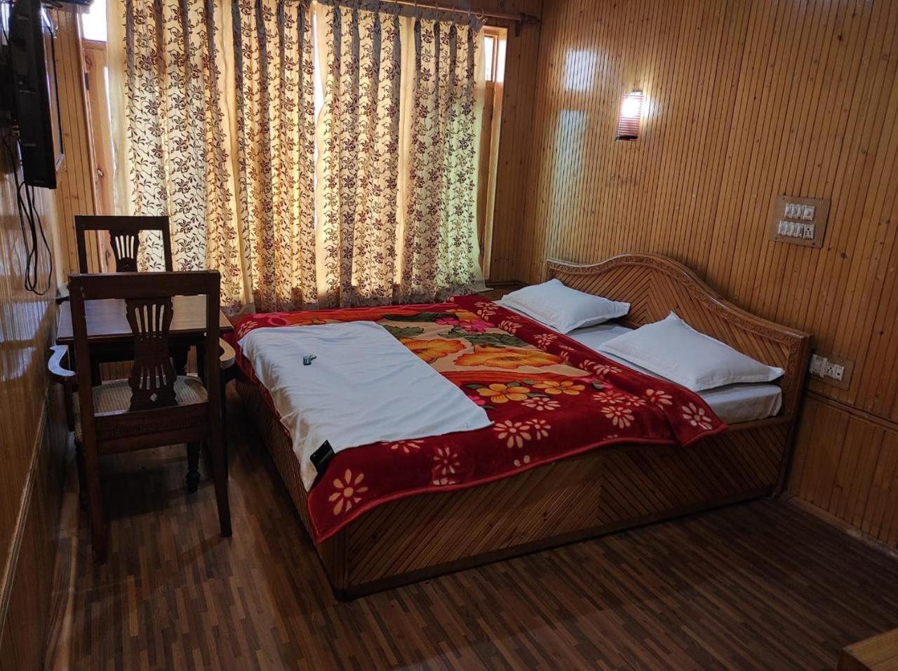 Double Room - Photo 6