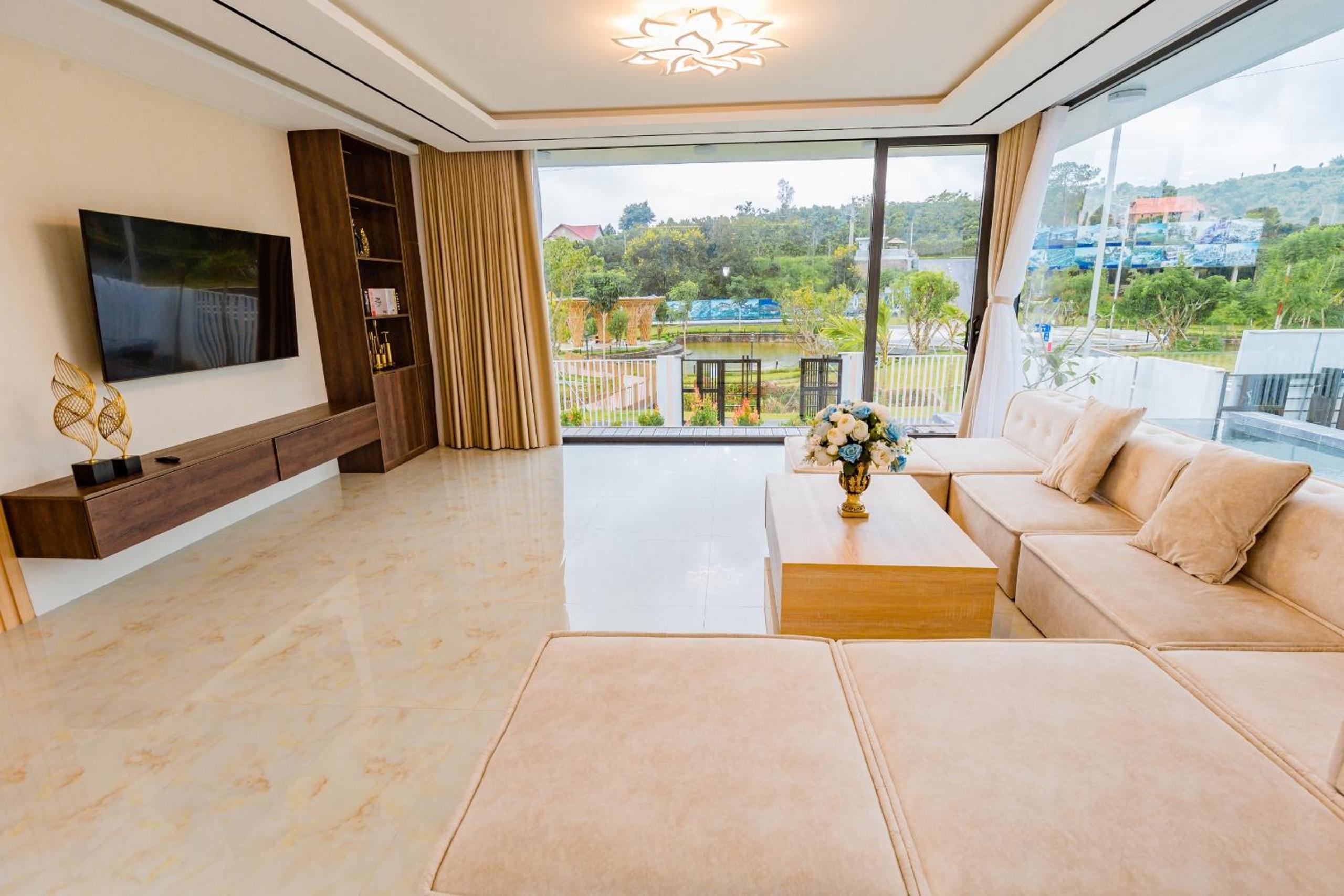 Superior Villa photo 2