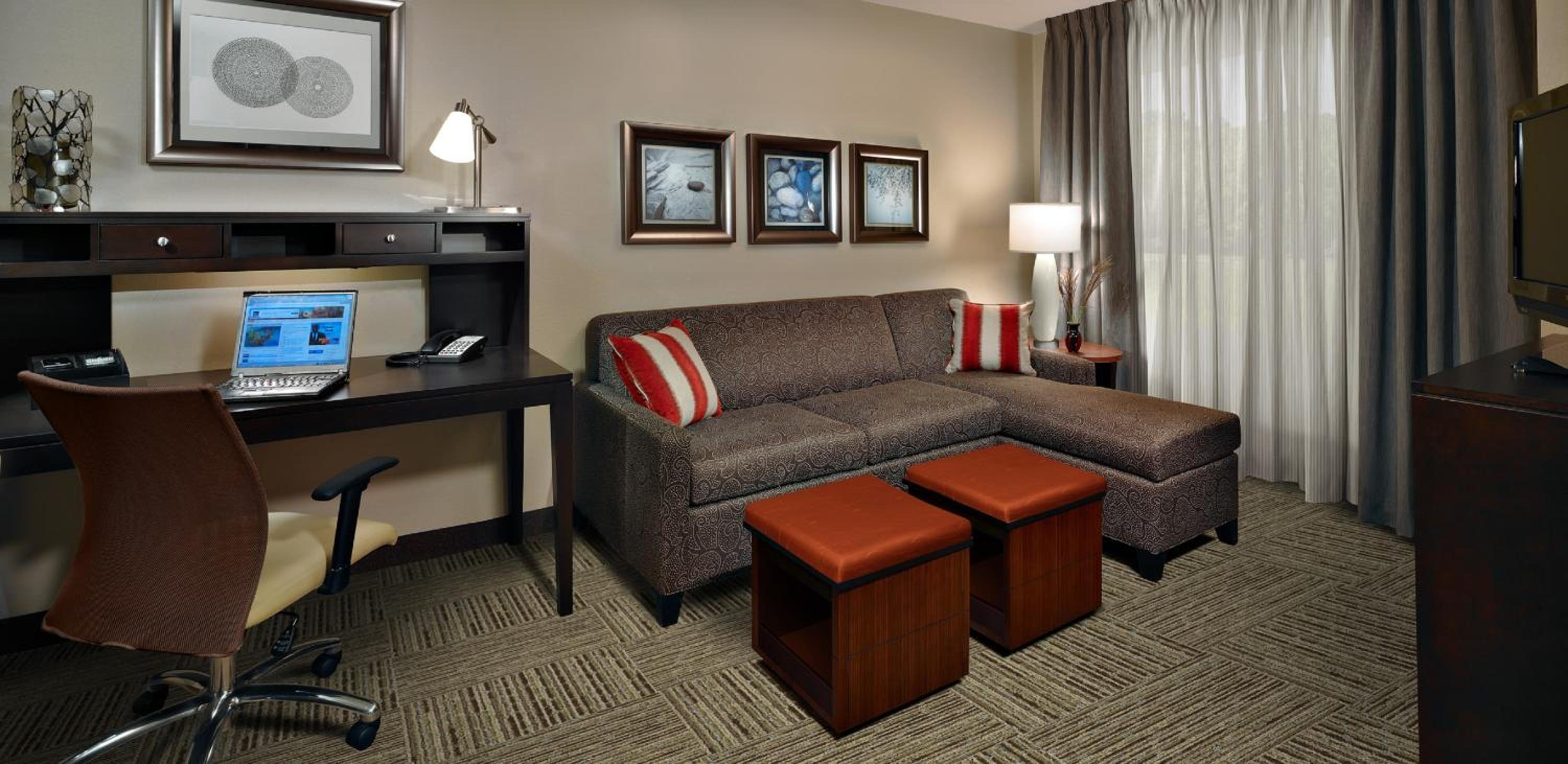 Studio Queen Suite With Accessible Tub