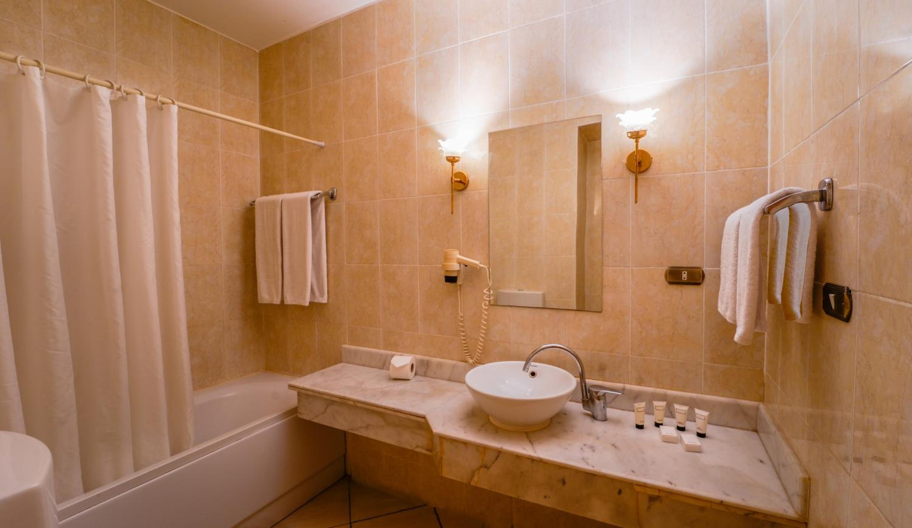 Deluxe Suite photo 2