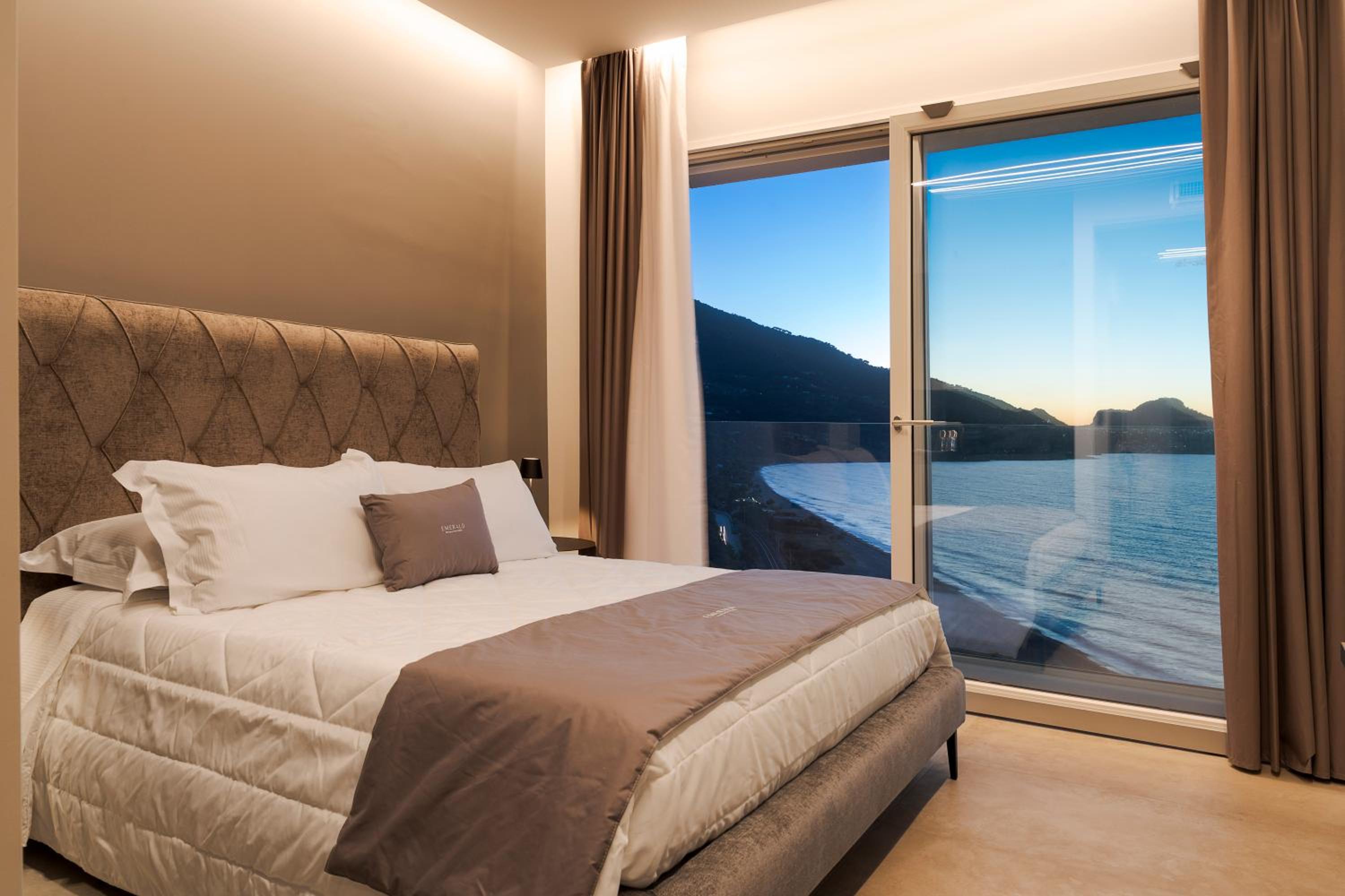Deluxe Double Room with Sea View photo 1