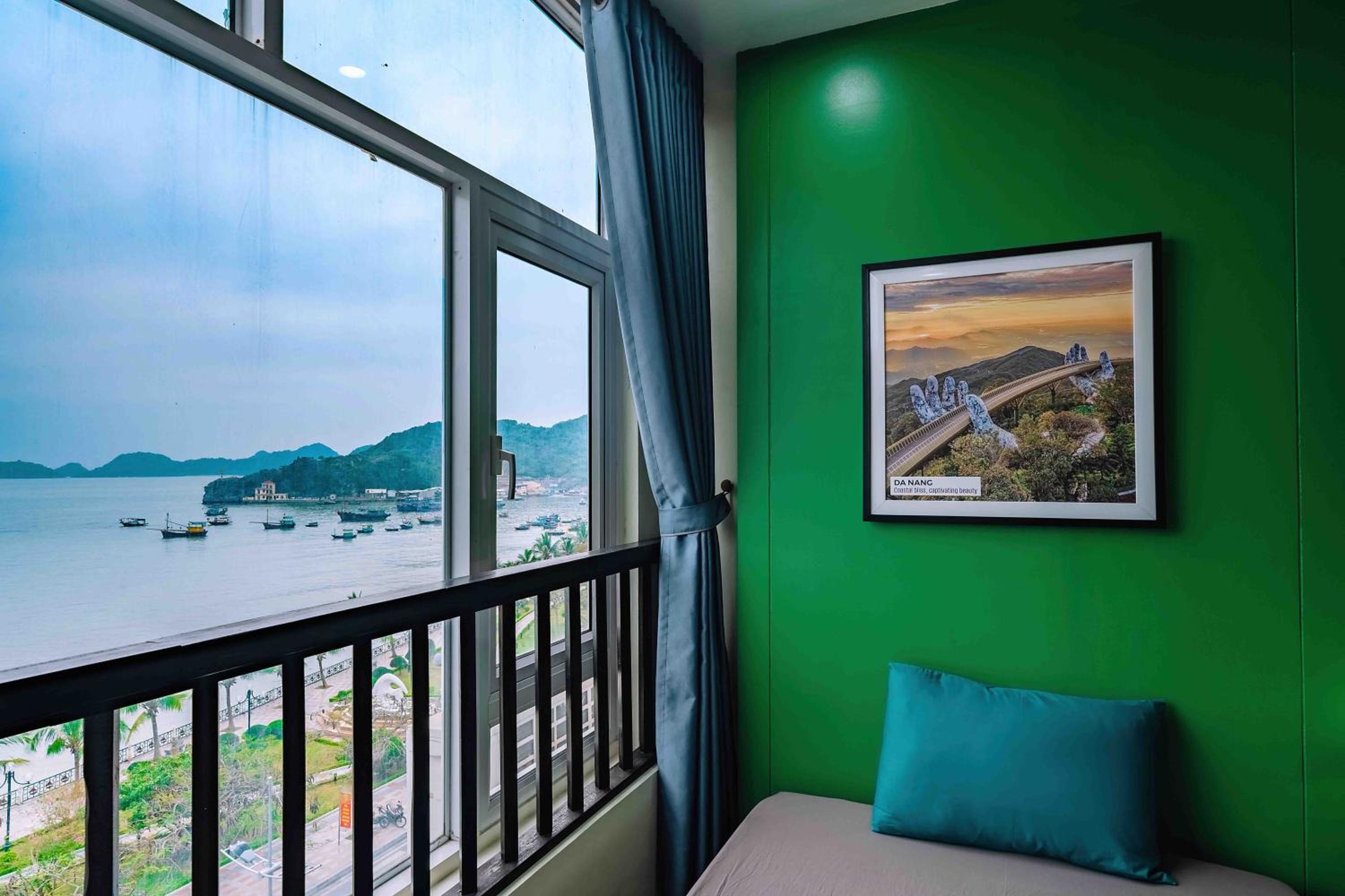 Family Room with Sea View photo 3