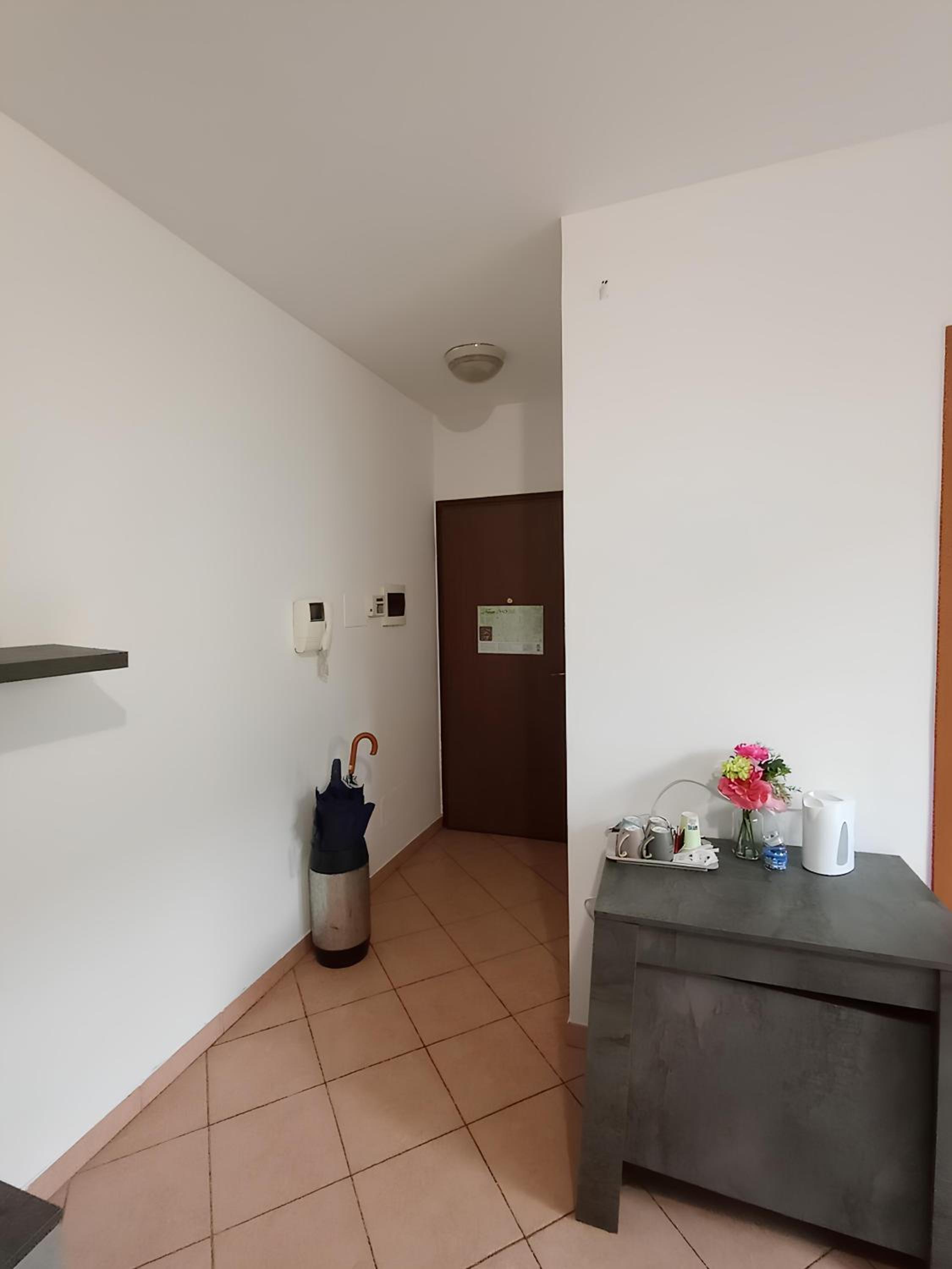 One-Bedroom Apartment with Garden photo 1