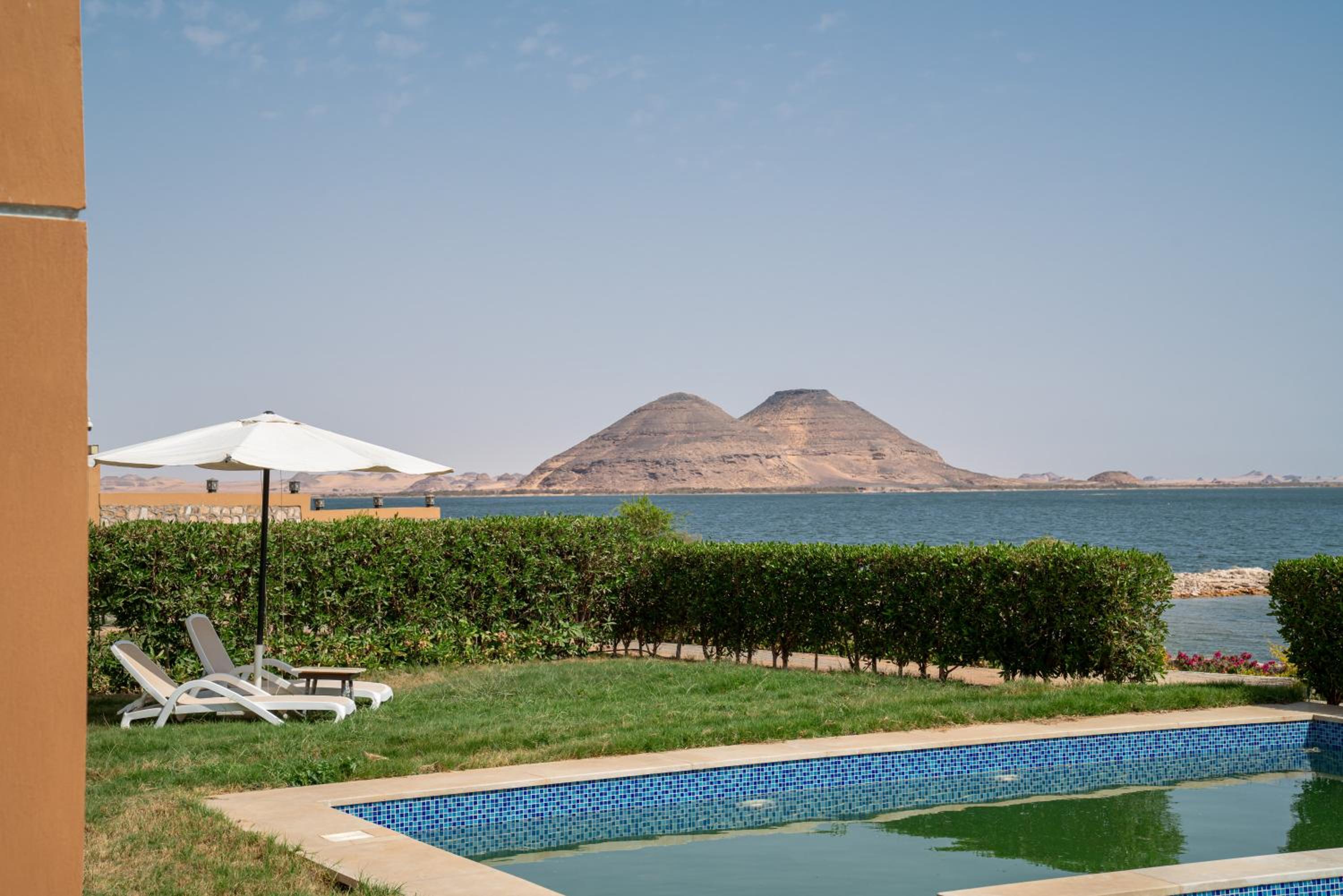 Two Bedroom Suite Lake & Pool View - Photo 6