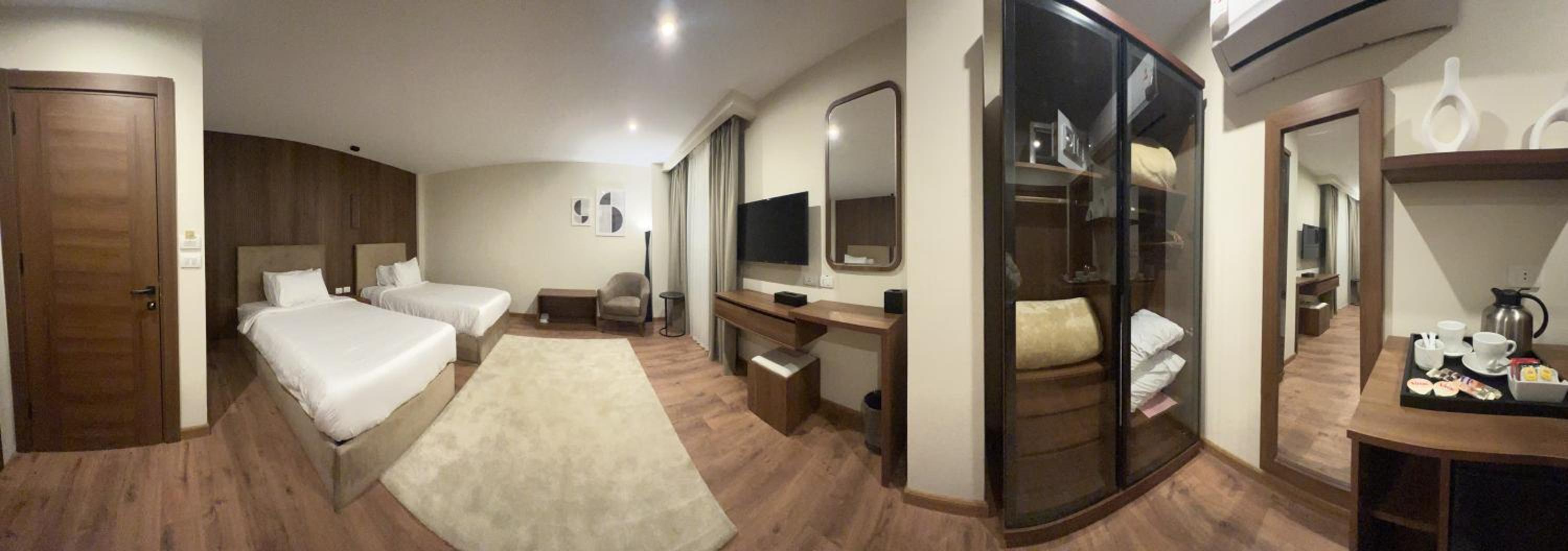 Deluxe King Studio