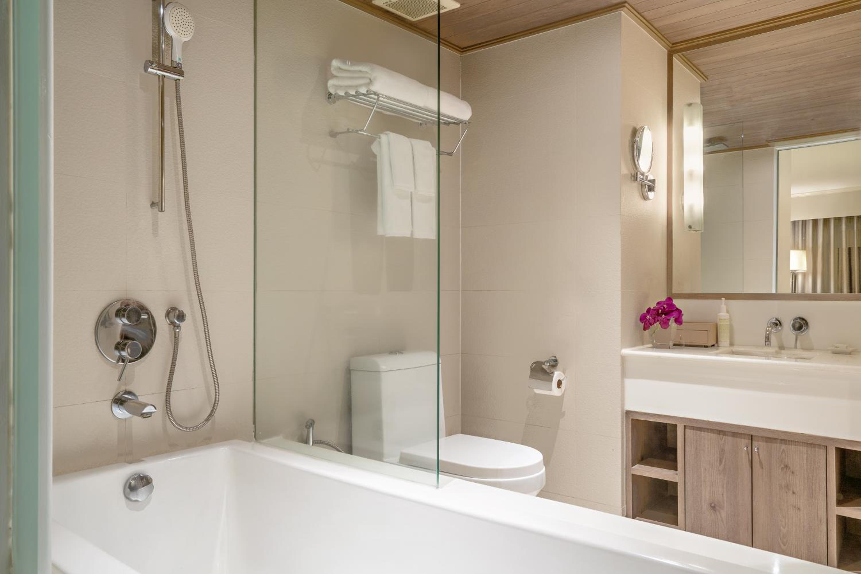 Deluxe Garden View Room