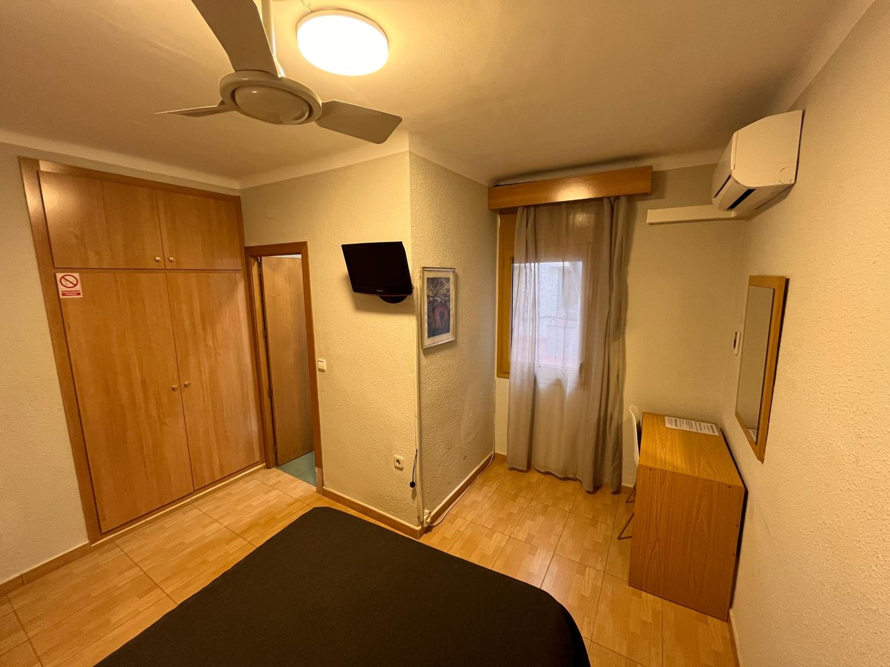Double Room - Photo 7