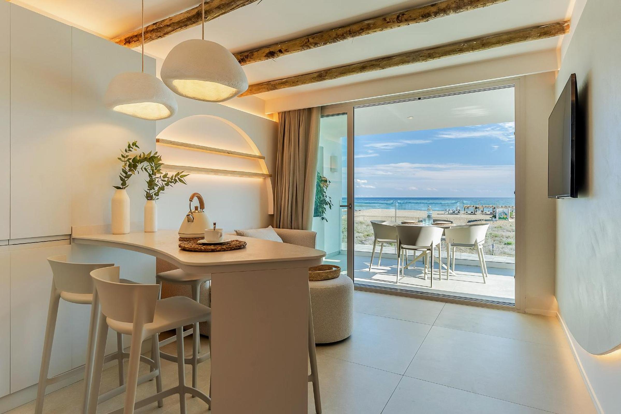 Apartamento de una habitación con balcón y vista al mar