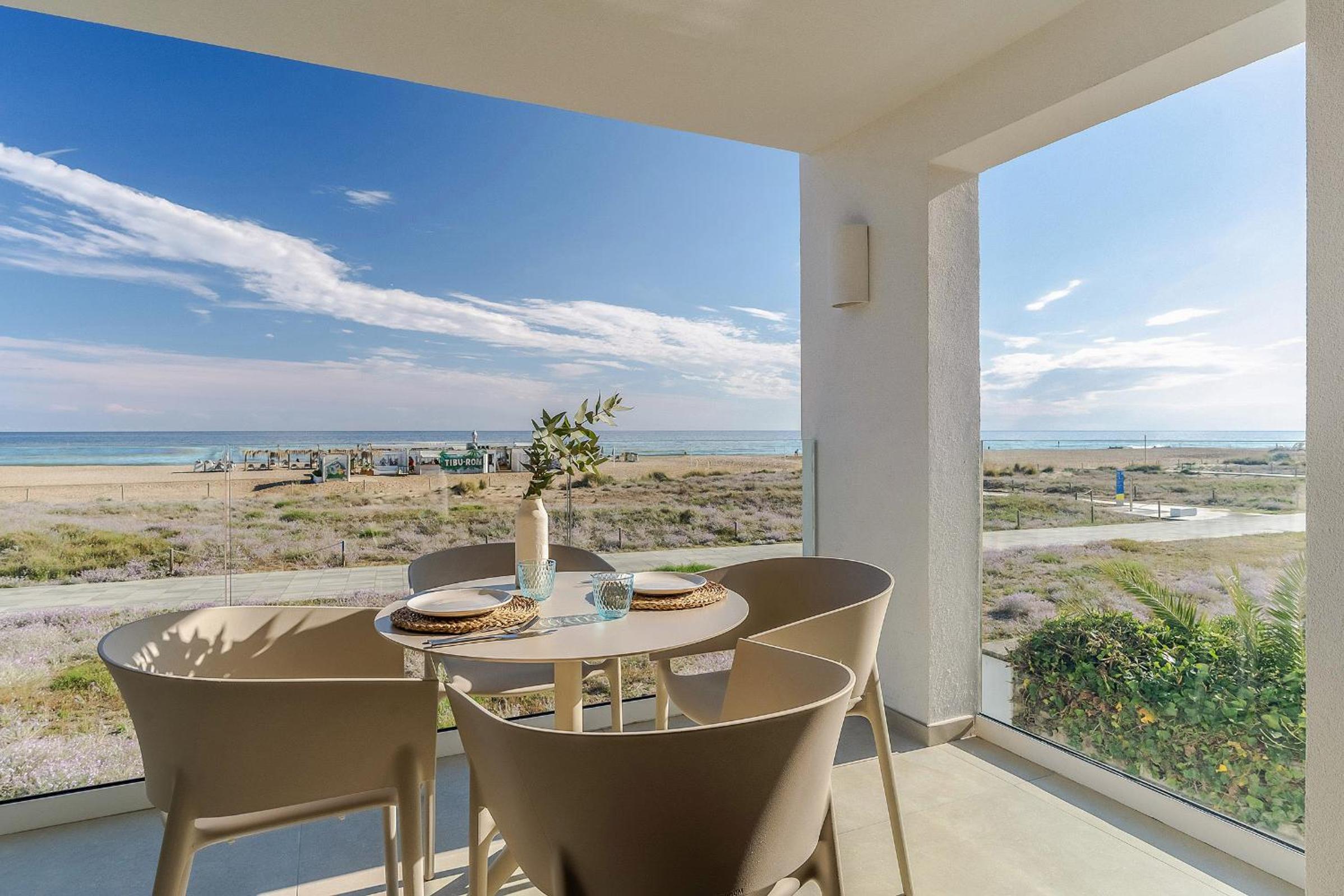 One-Bedroom Apartment with Sea View and Balcony