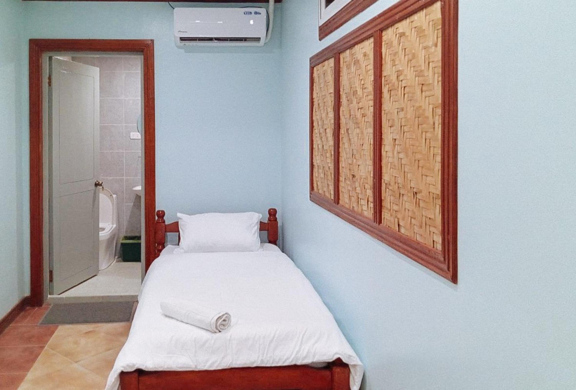 Twin Room - Photo 1
