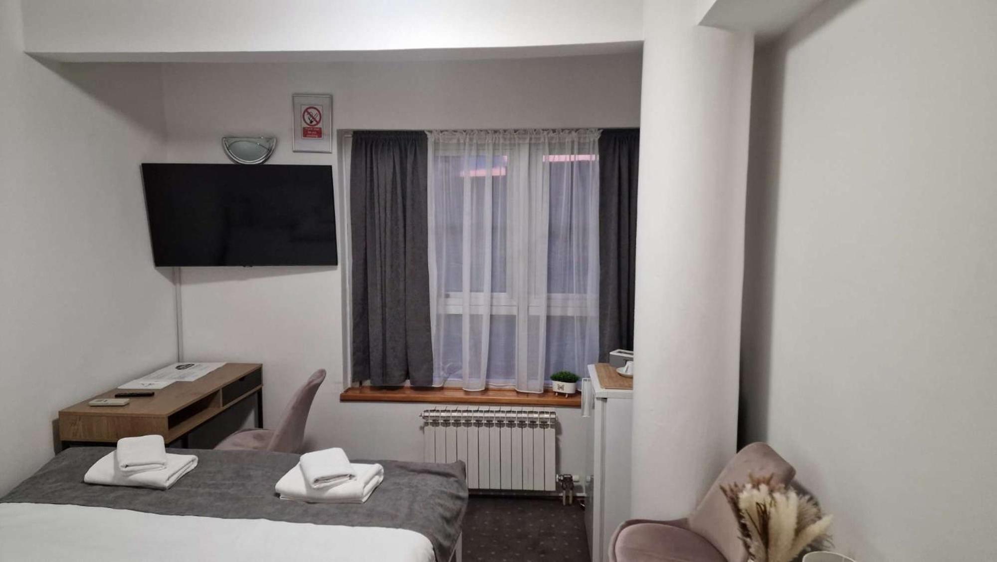 Double Room with Private Bathroom photo 2