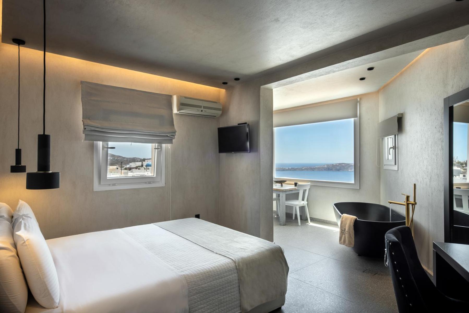 Junior Suite with Caldera View
