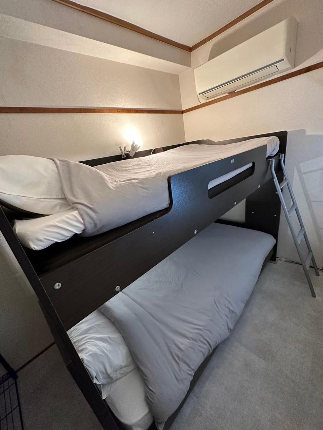 Economy Triple Room photo 2