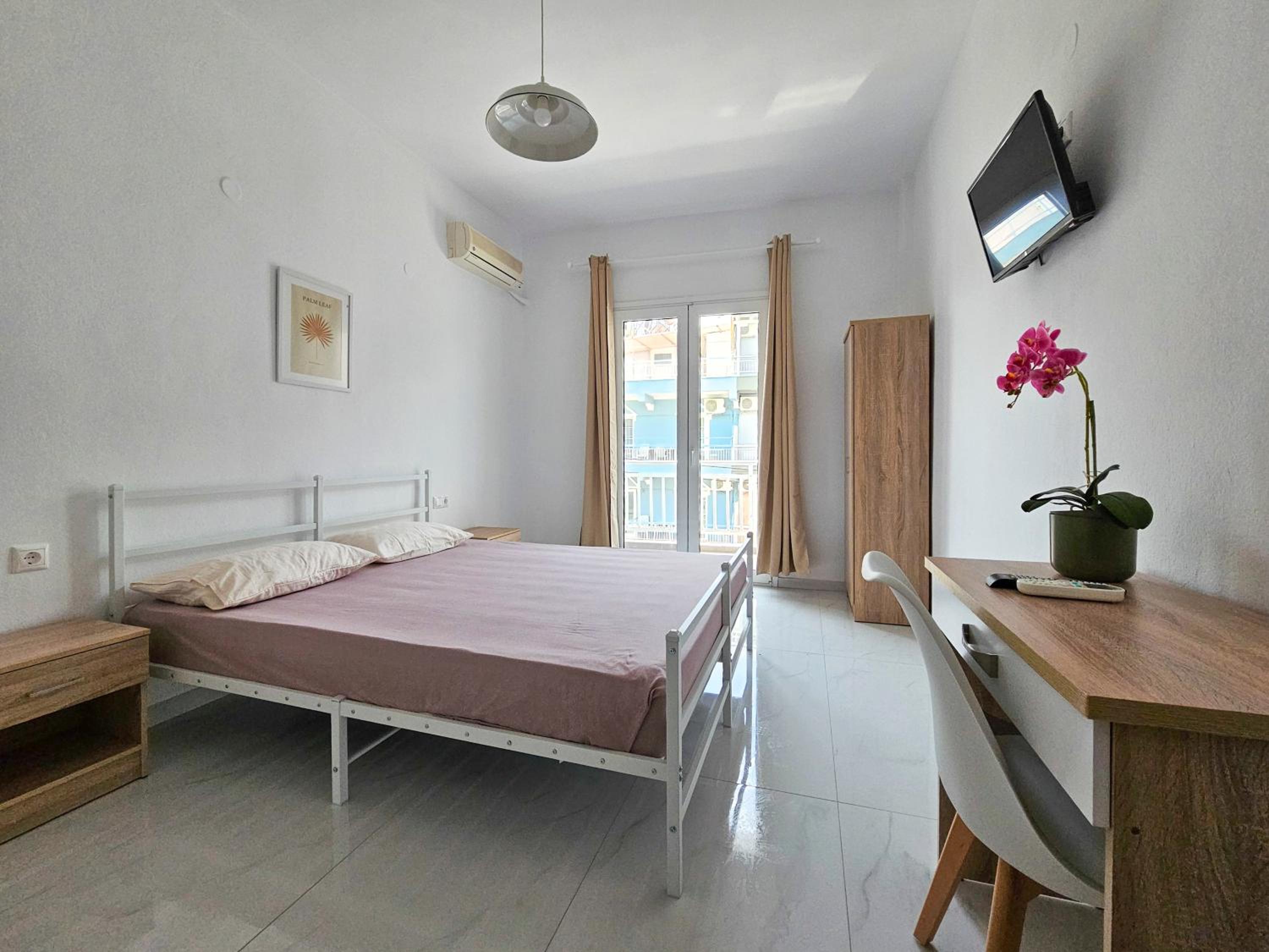 Two-Bedroom Apartment with Balcony photo 3