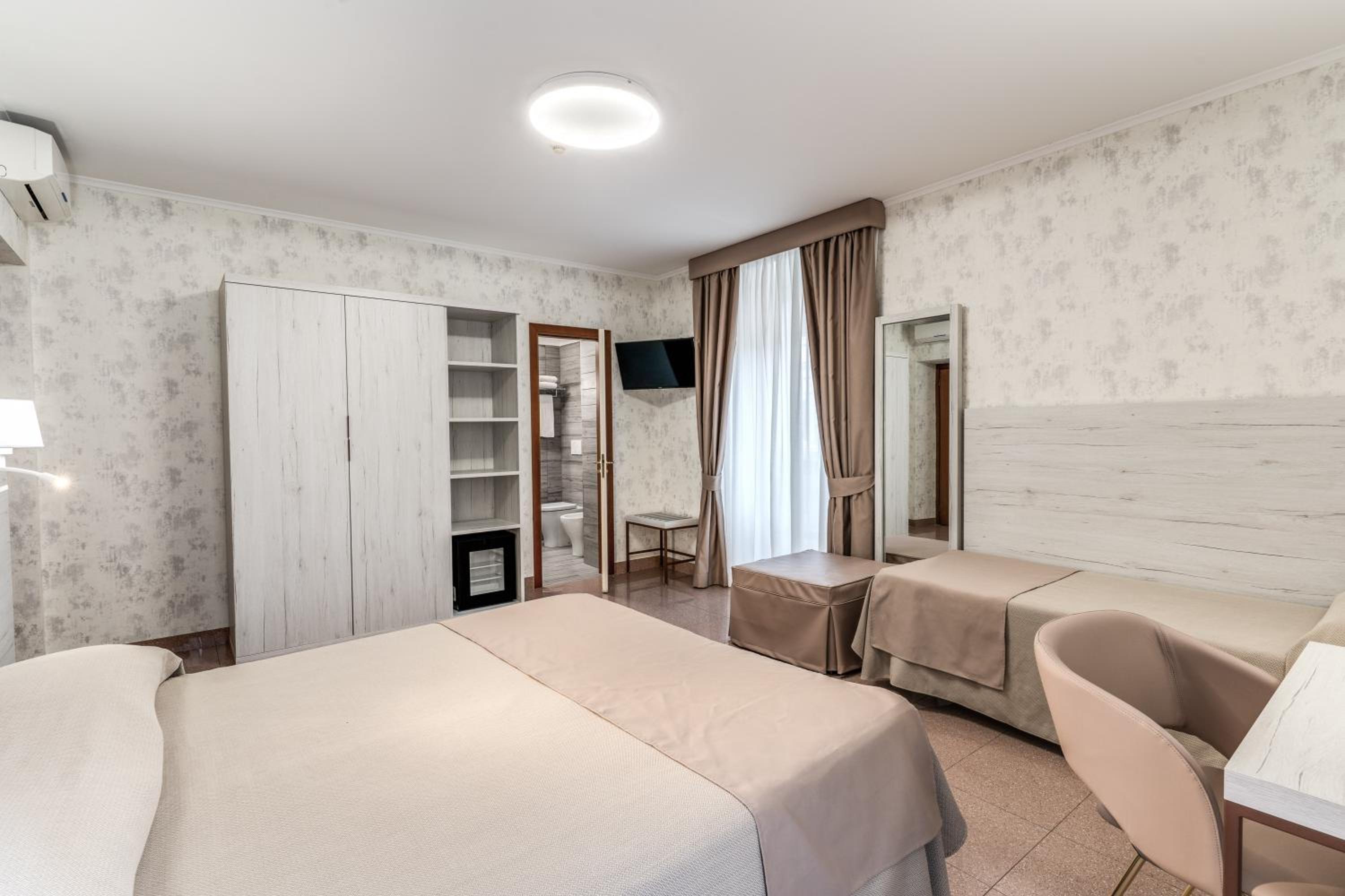 Superior Triple Room photo 3