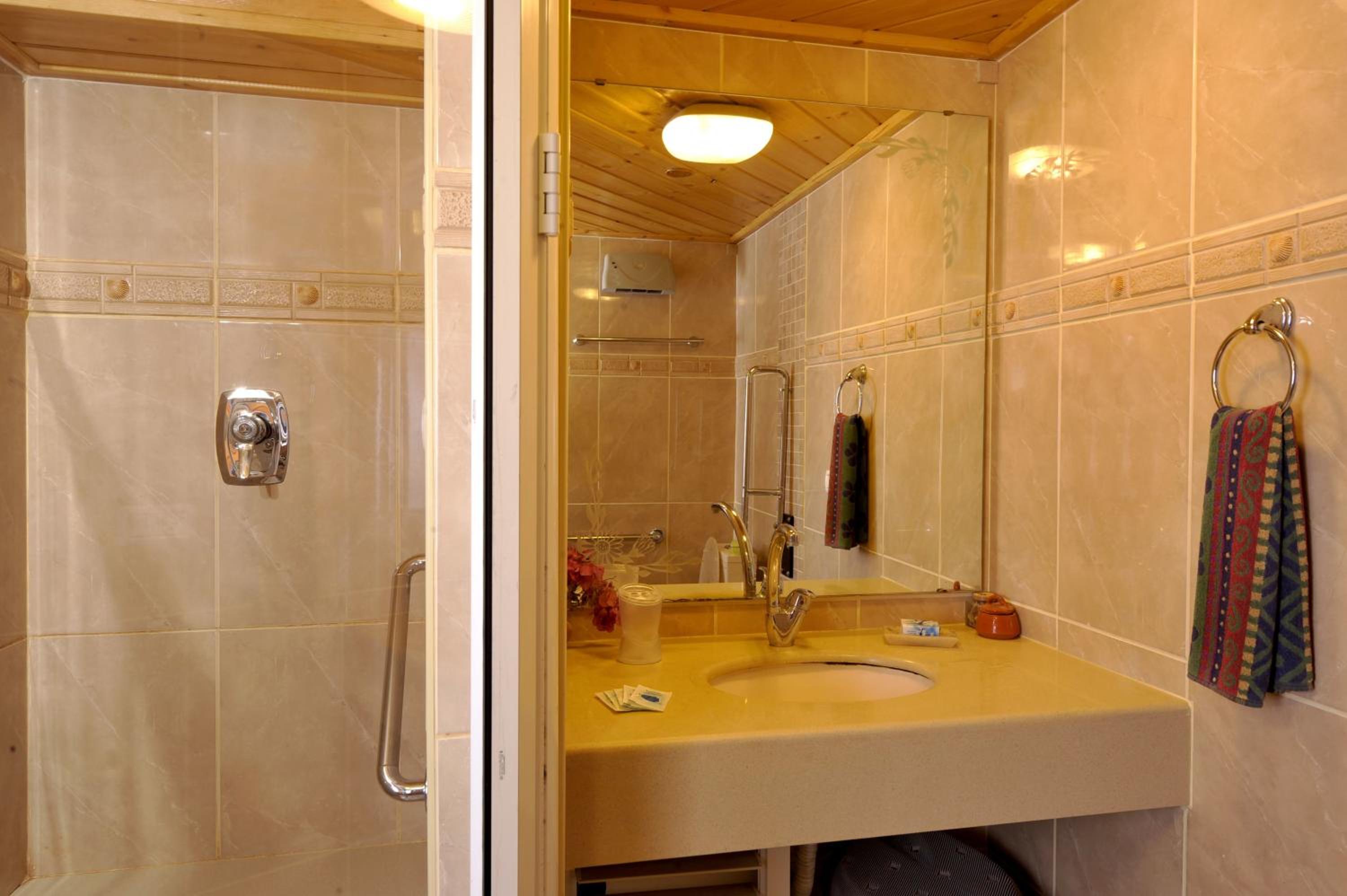 Deluxe Double Room with Balcony (Bat Harim) - Photo 8