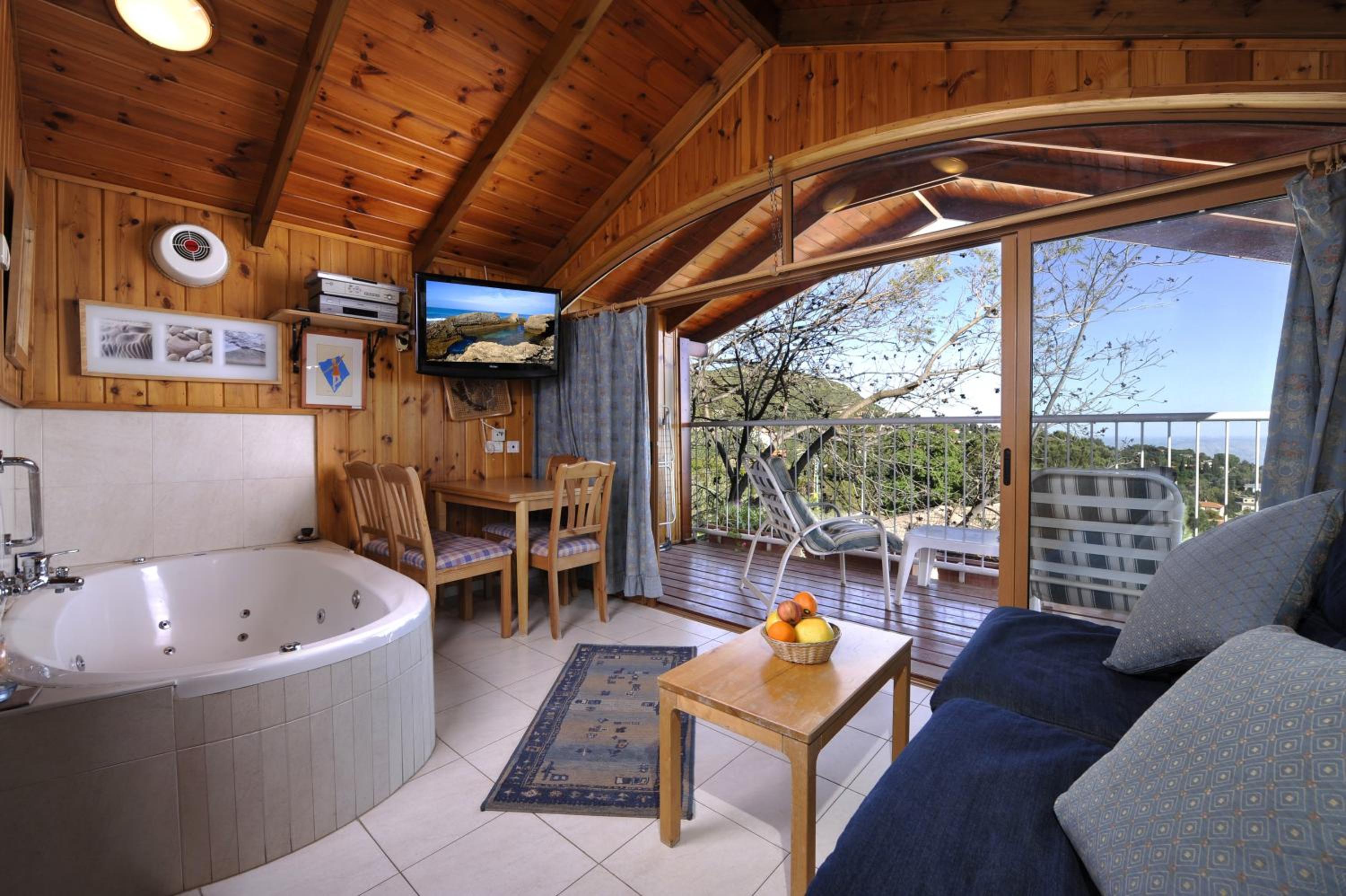 Deluxe Double Room with Lake View (Shachar) - Photo 10