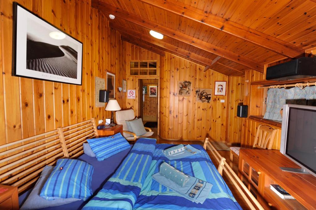 Deluxe Double Room with Lake View (Shachar) - Photo 5