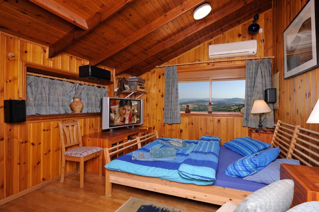 Deluxe Double Room with Lake View (Shachar) - Photo 6