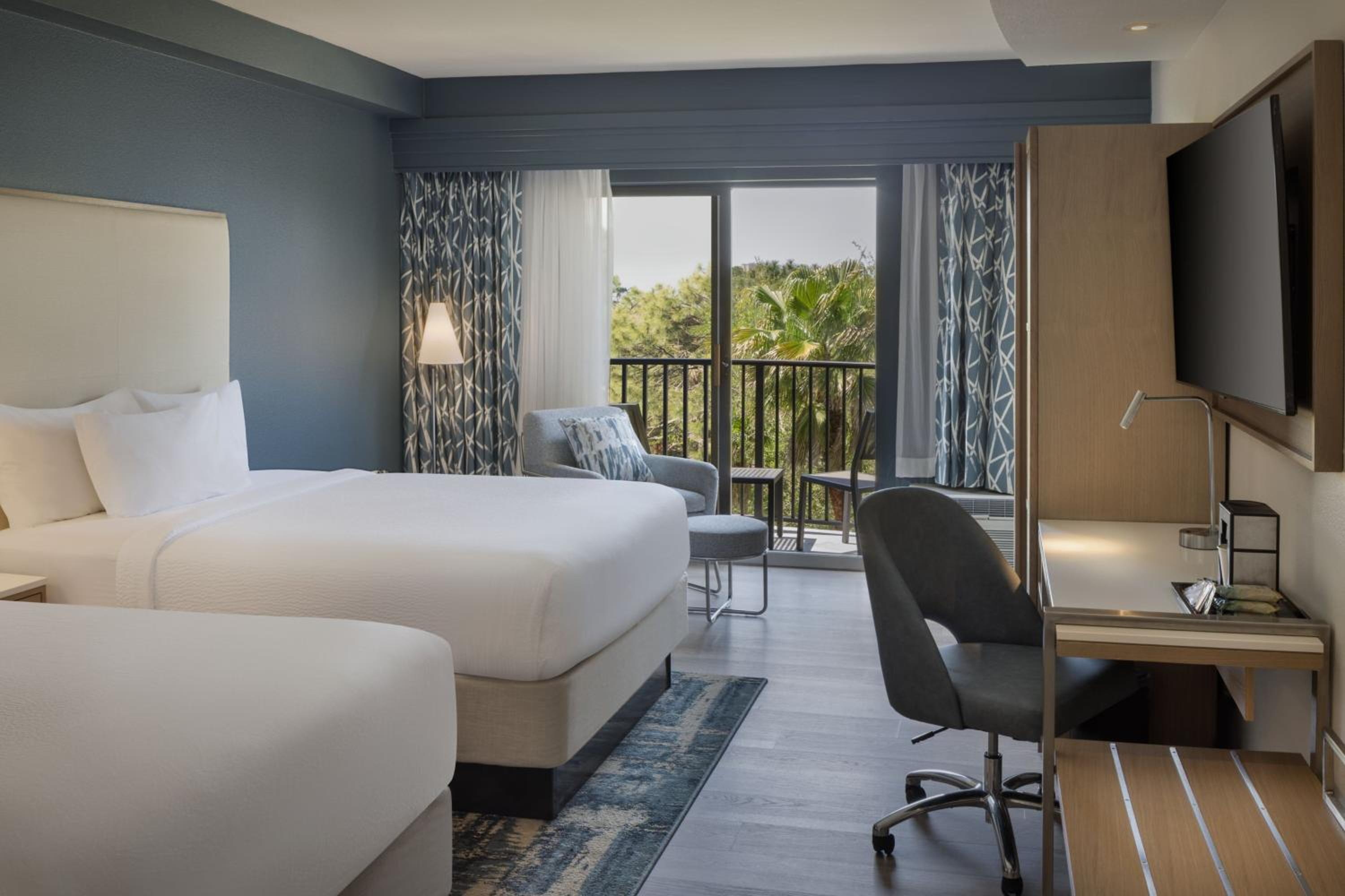 Guest room, 2 Queen, Balcony  - Photo 1
