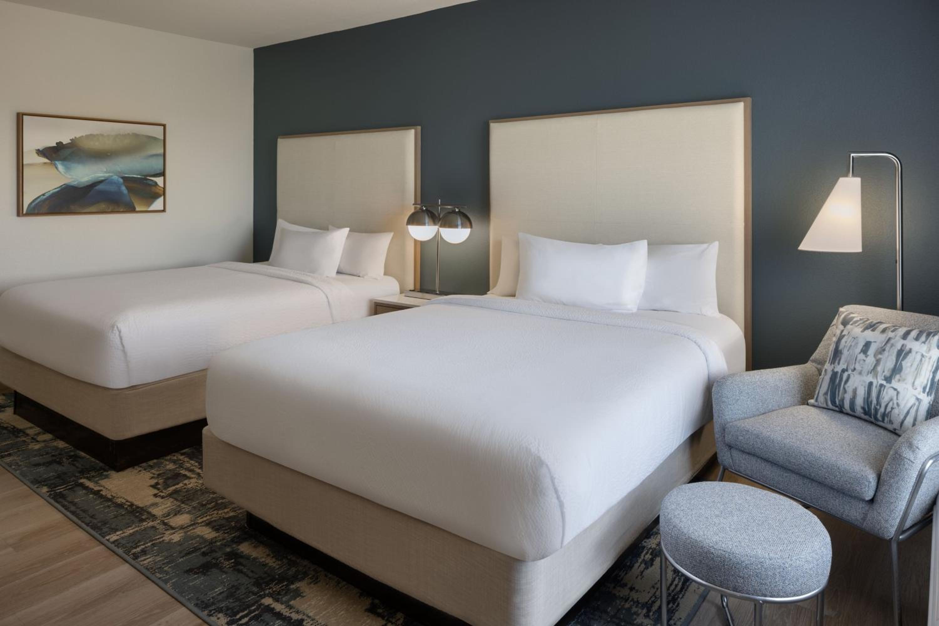 Queen Room with Two Queen Beds - Photo 3