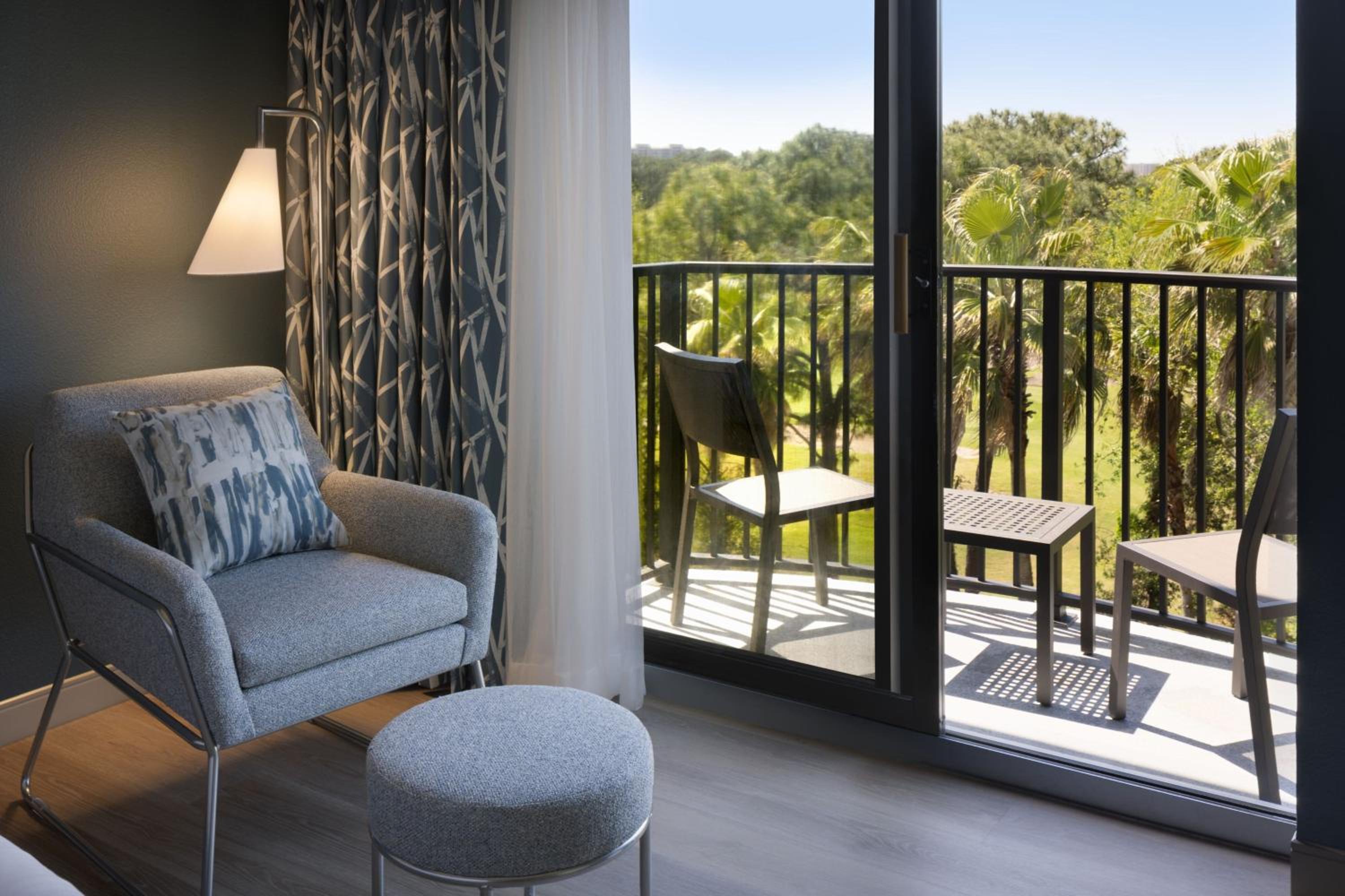 Guest room, 2 Queen, Balcony  - Photo 5