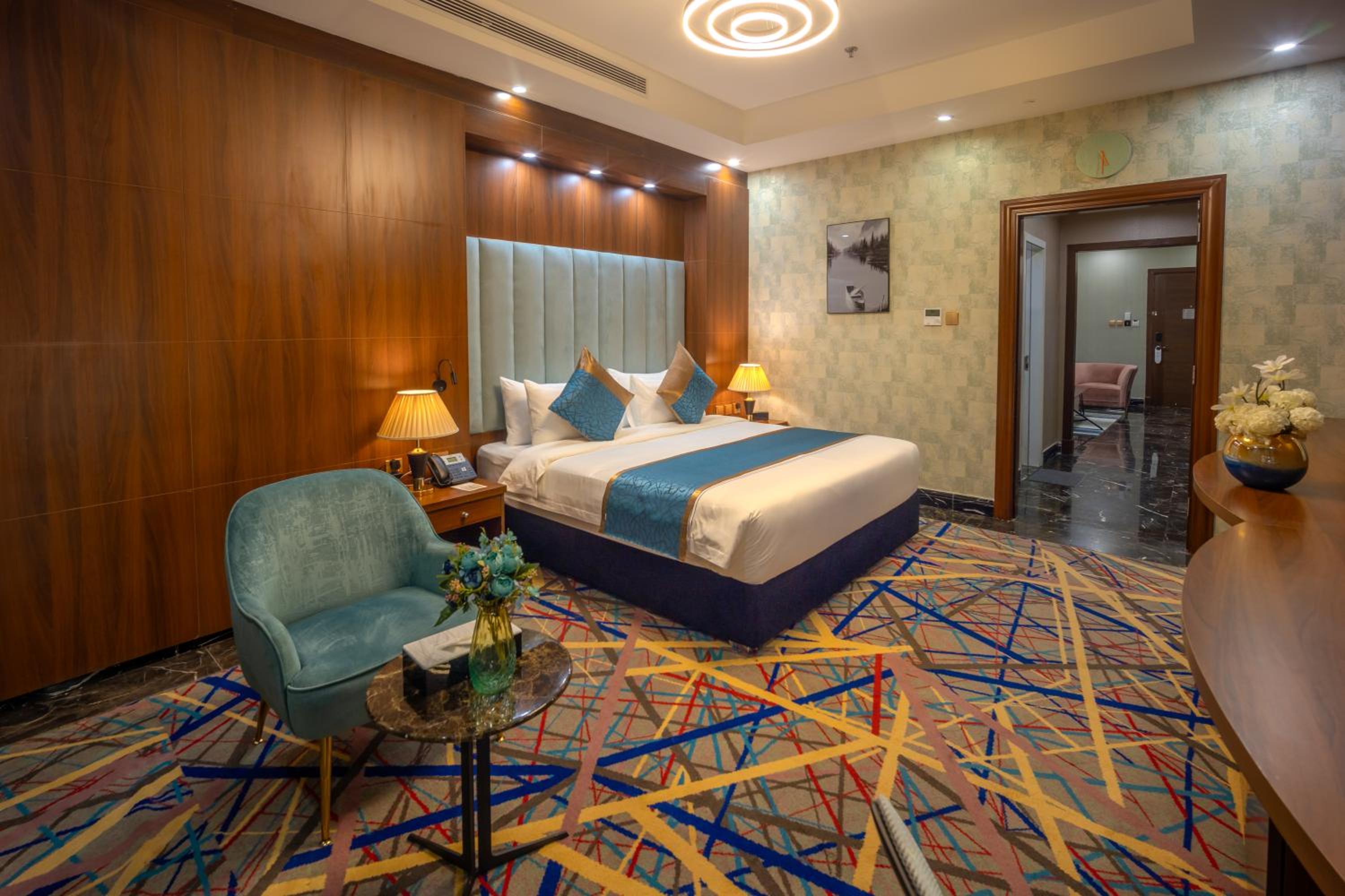 Junior Suite Airport View - Photo 3