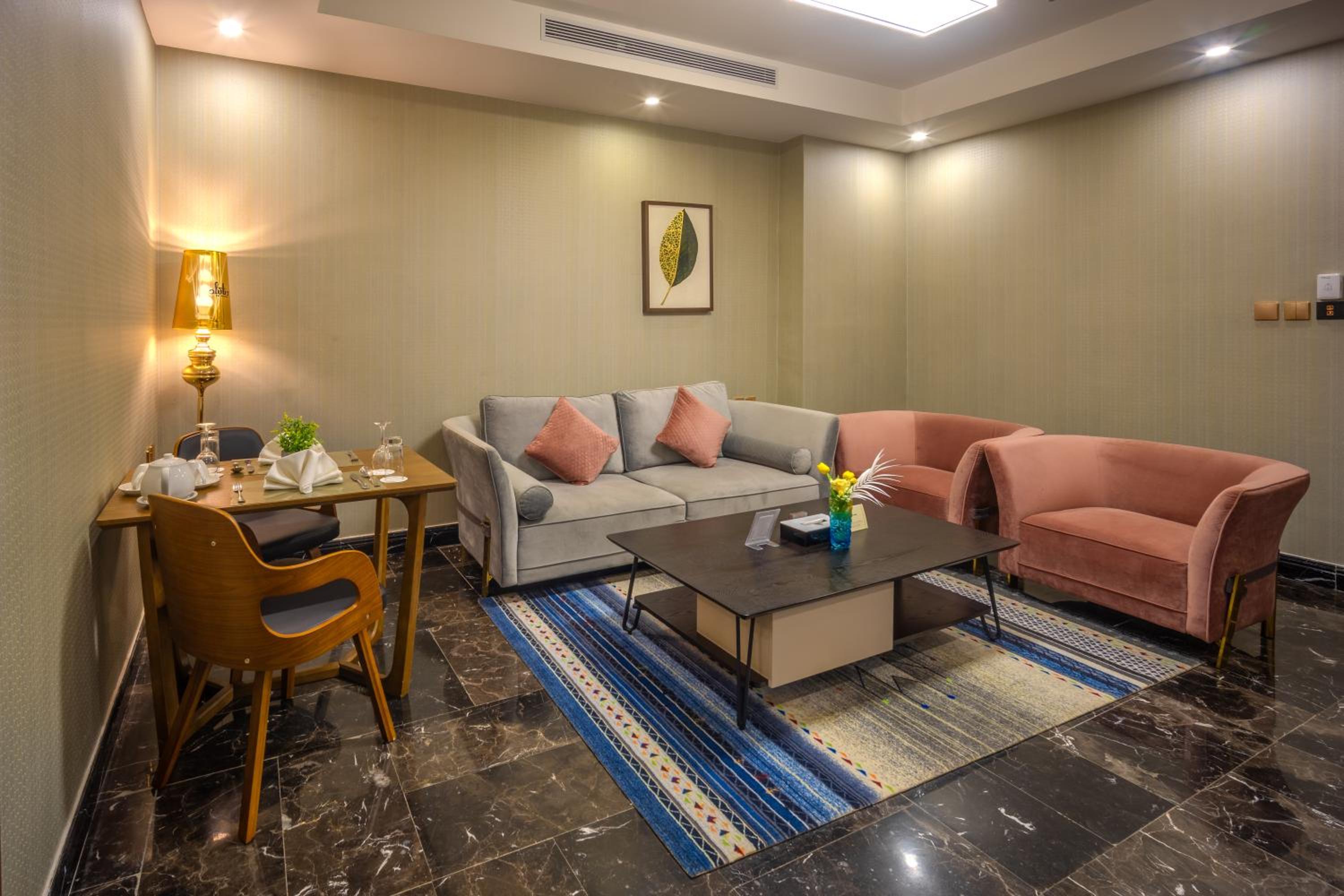 Junior Suite Airport View - Photo 2
