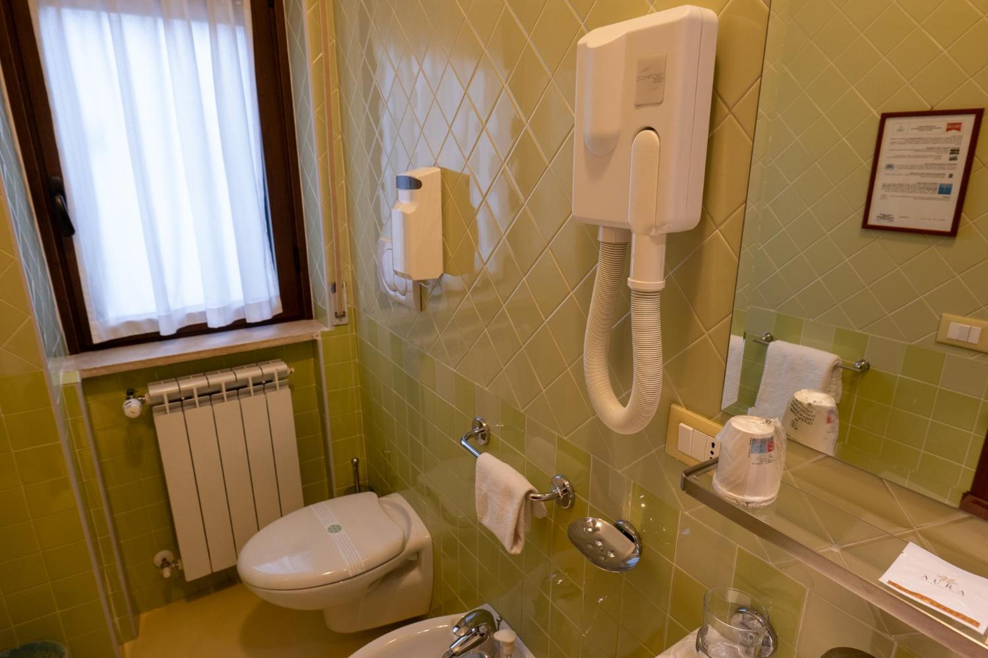 Standard Quadruple Room - Photo 21