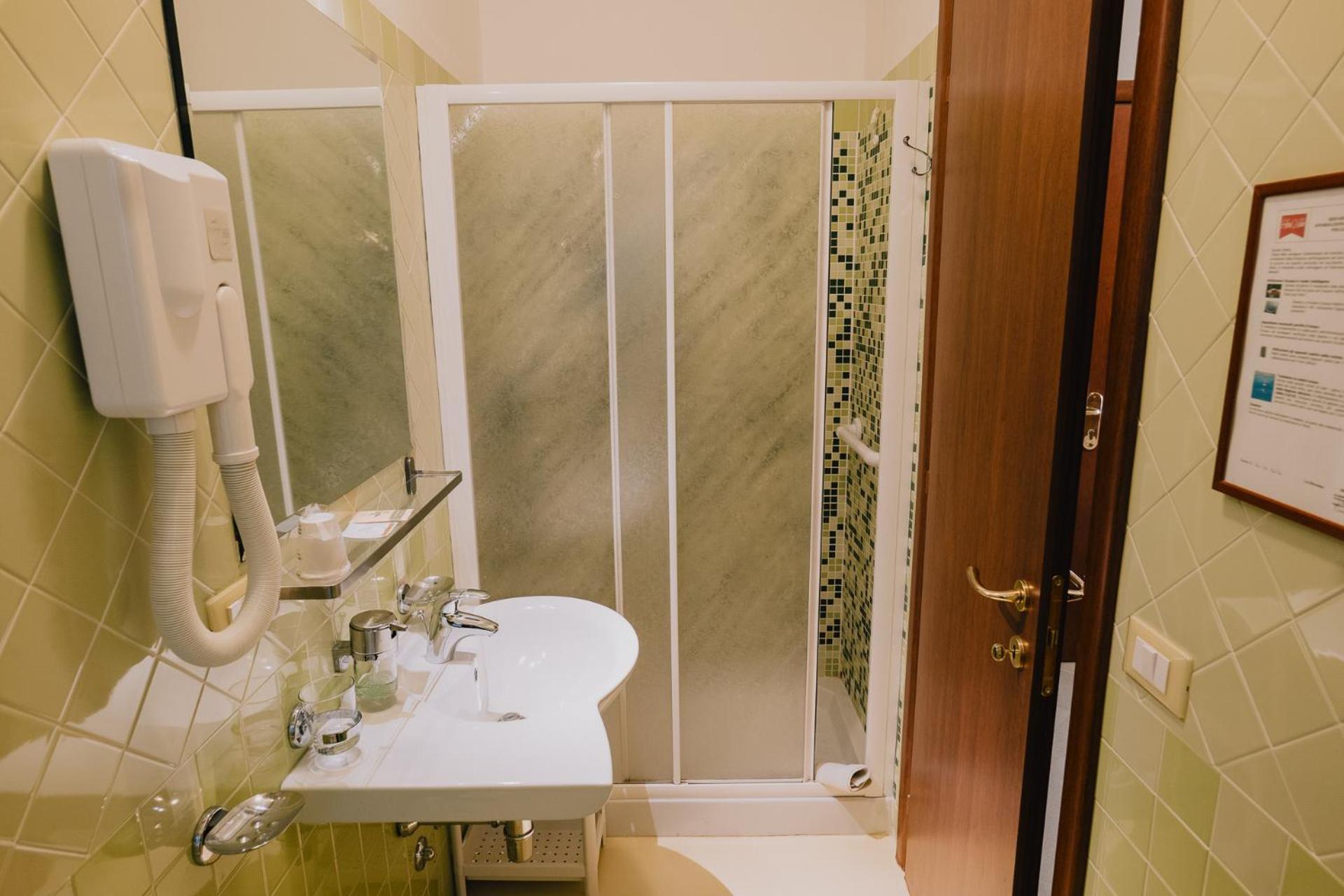 Standard Quadruple Room - Photo 2