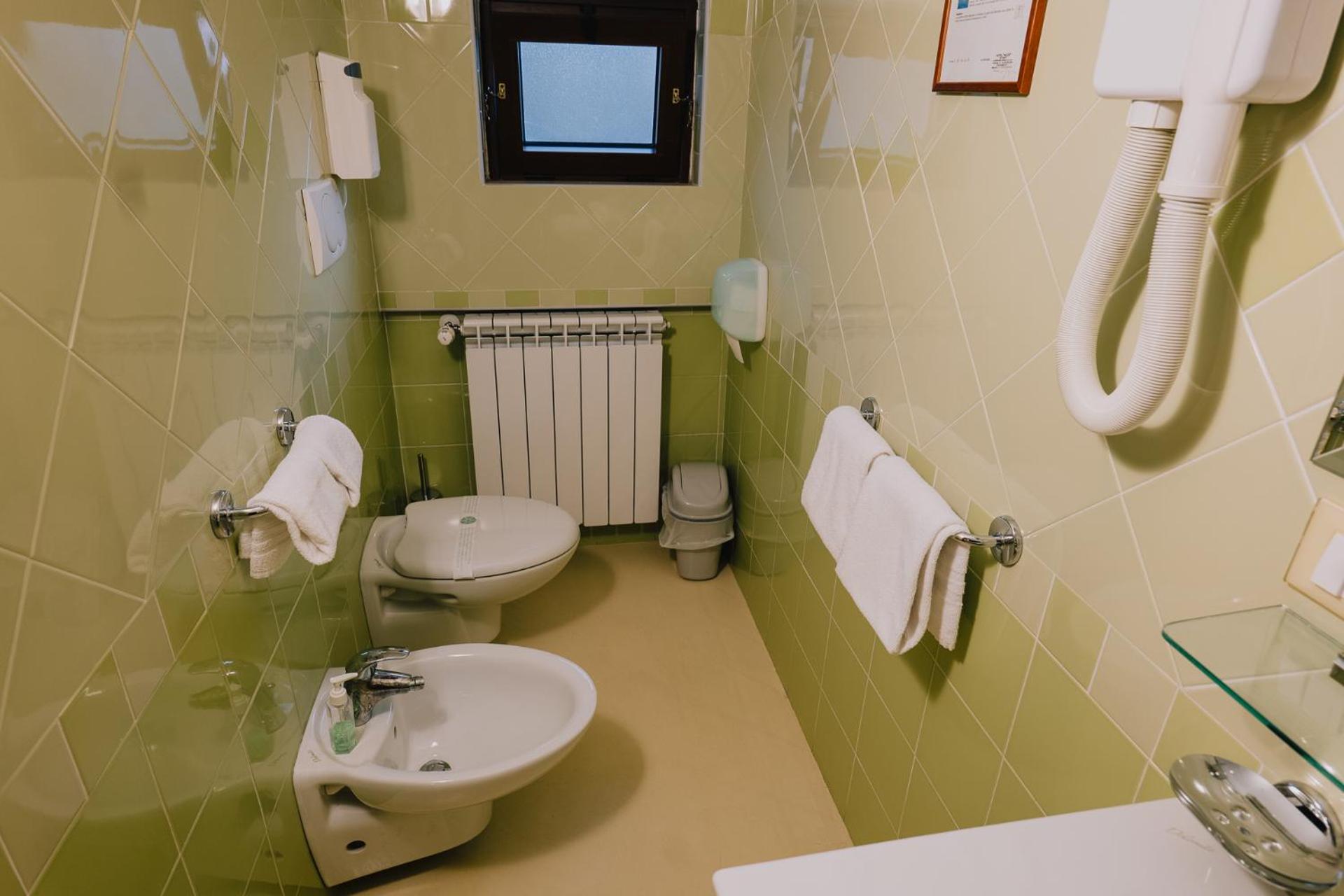 Standard Quadruple Room - Photo 6