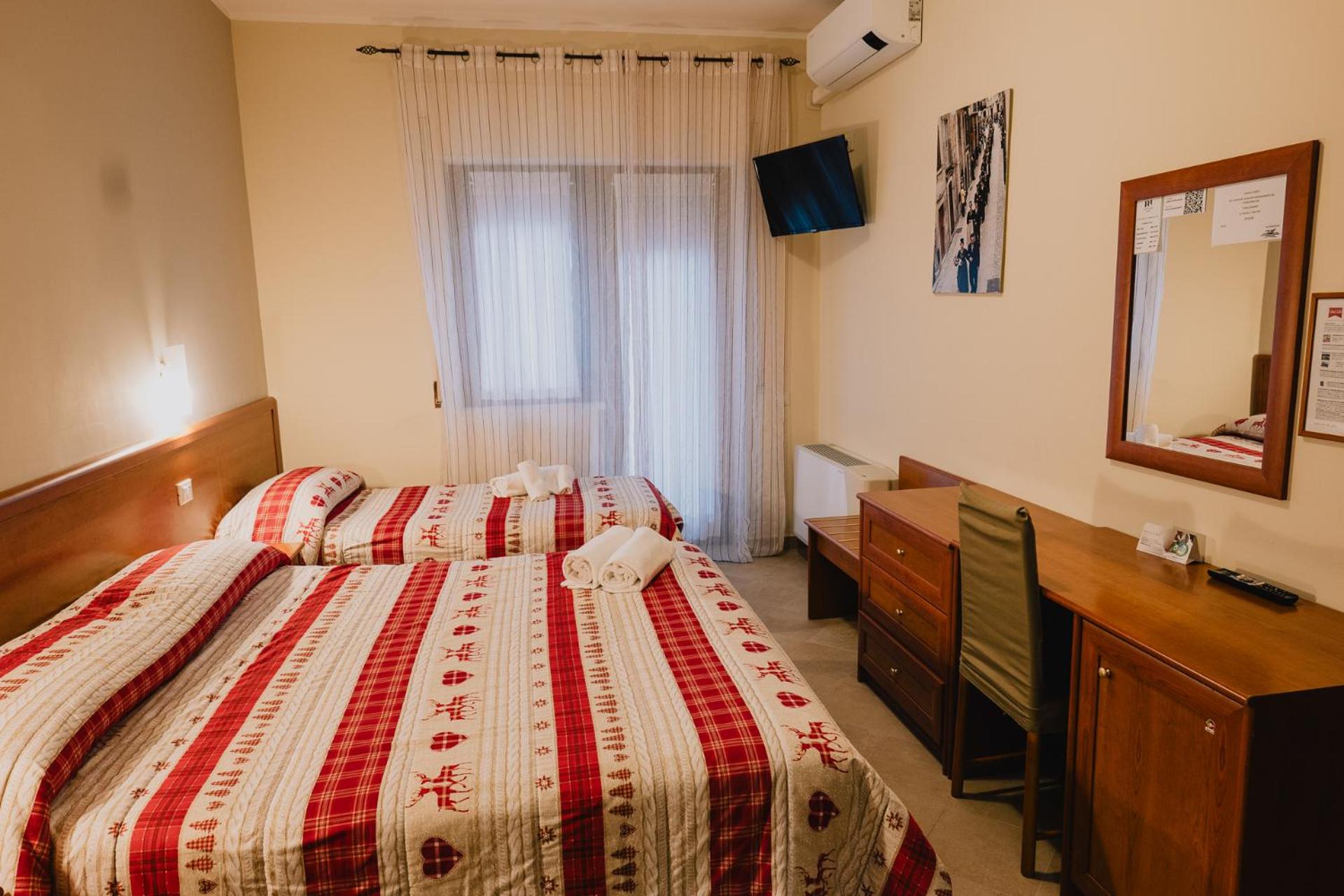 Standard Quadruple Room - Photo 10