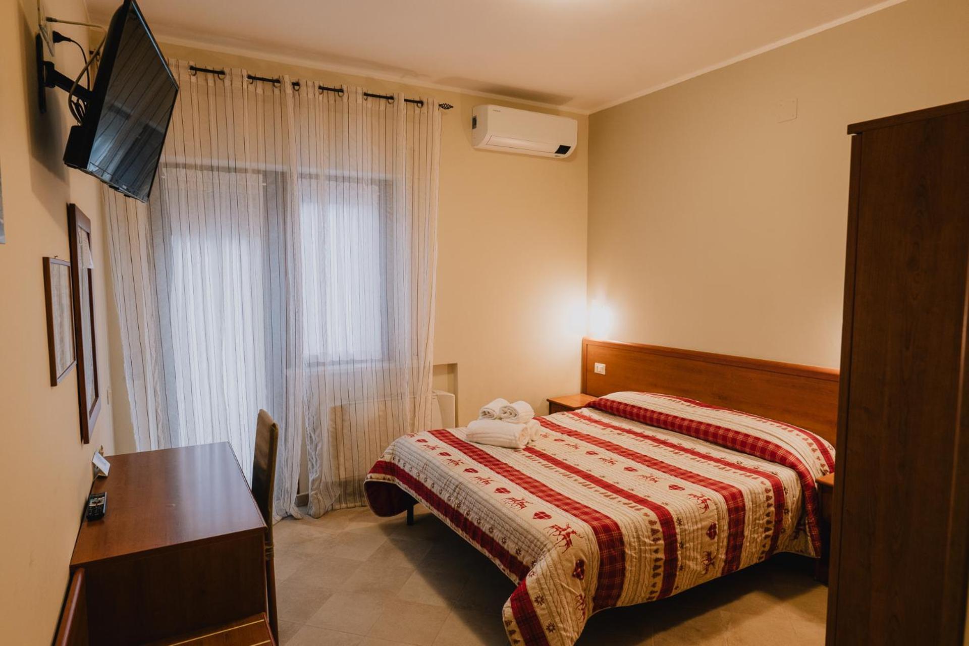 Standard Quadruple Room - Photo 9