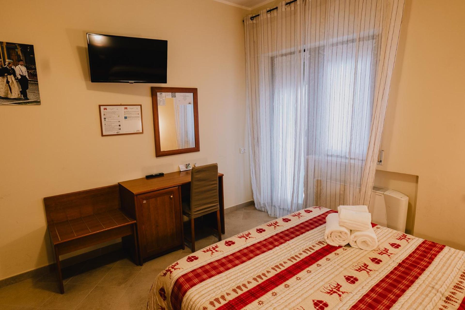 Standard Quadruple Room - Photo 11