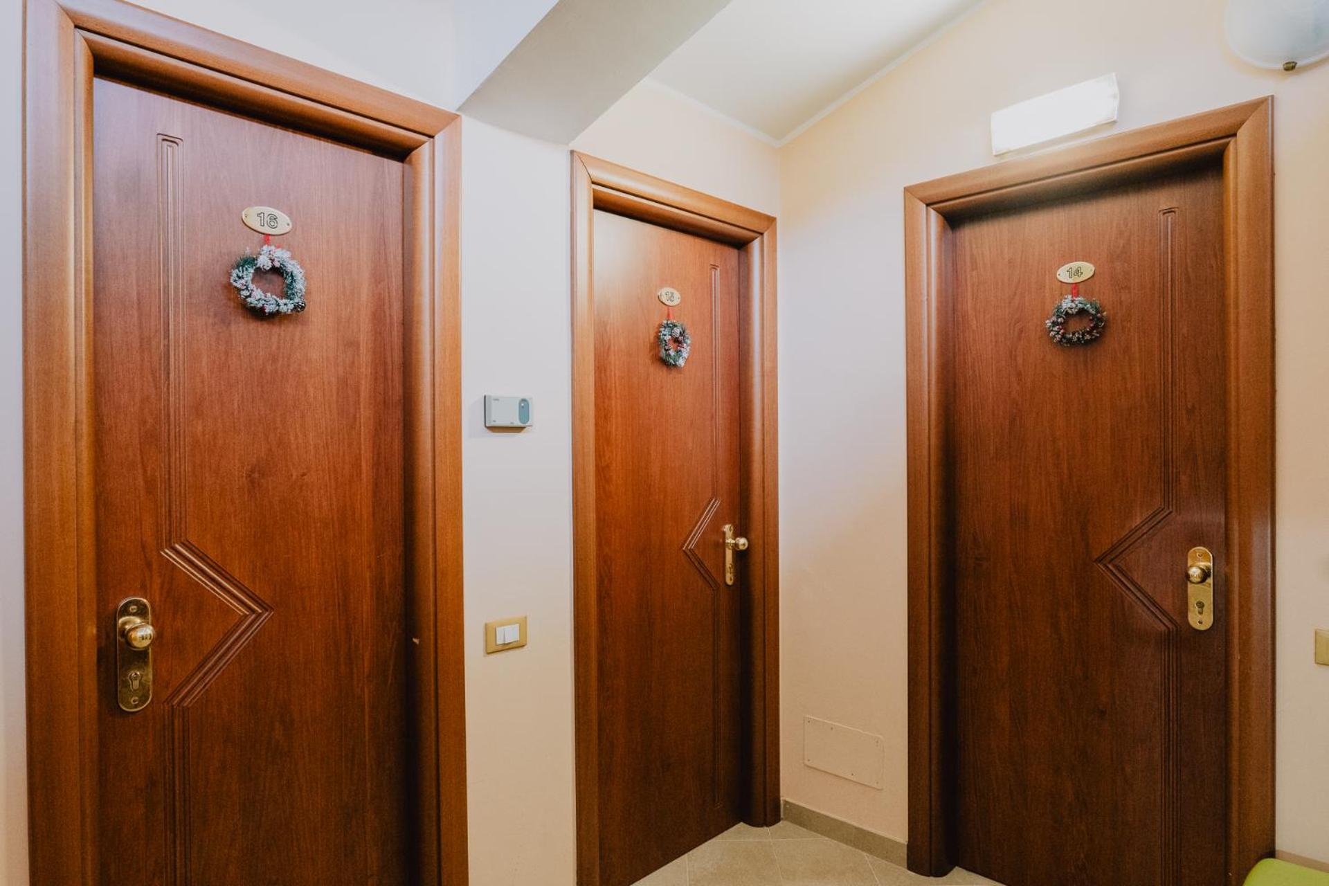 Standard Quadruple Room - Photo 14