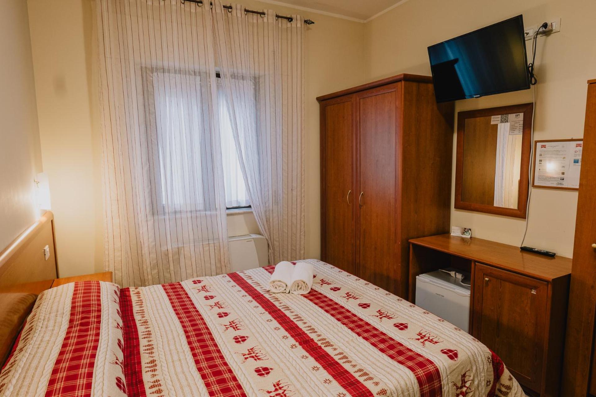 Standard Quadruple Room - Photo 13