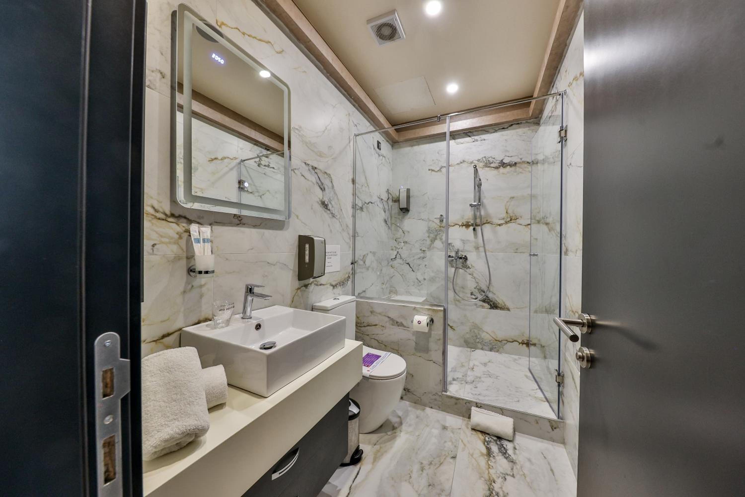 Double or Twin Room - Photo 12