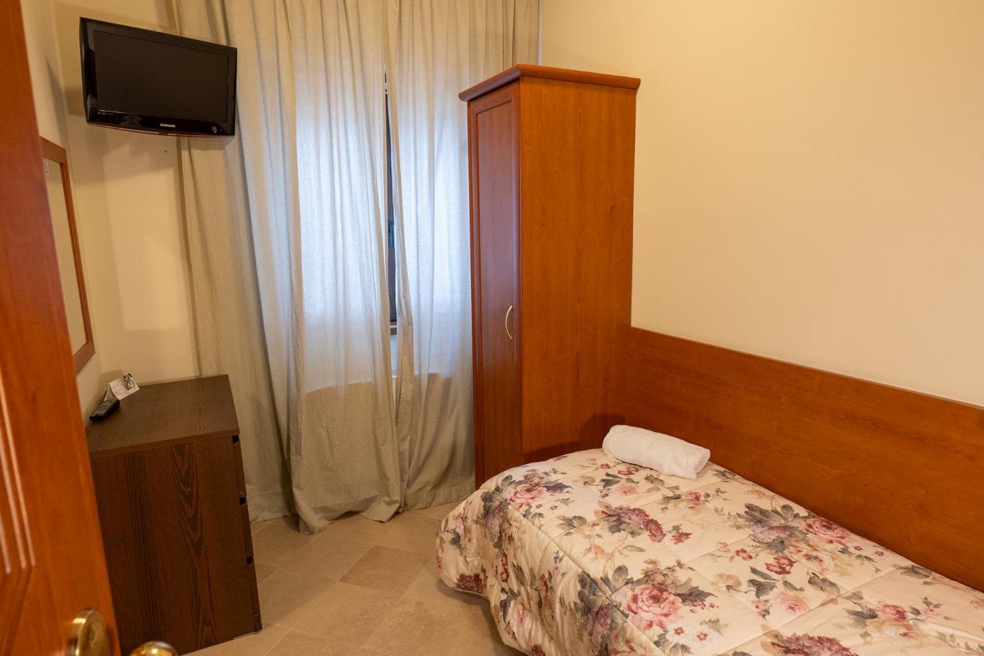Single Room photo 2