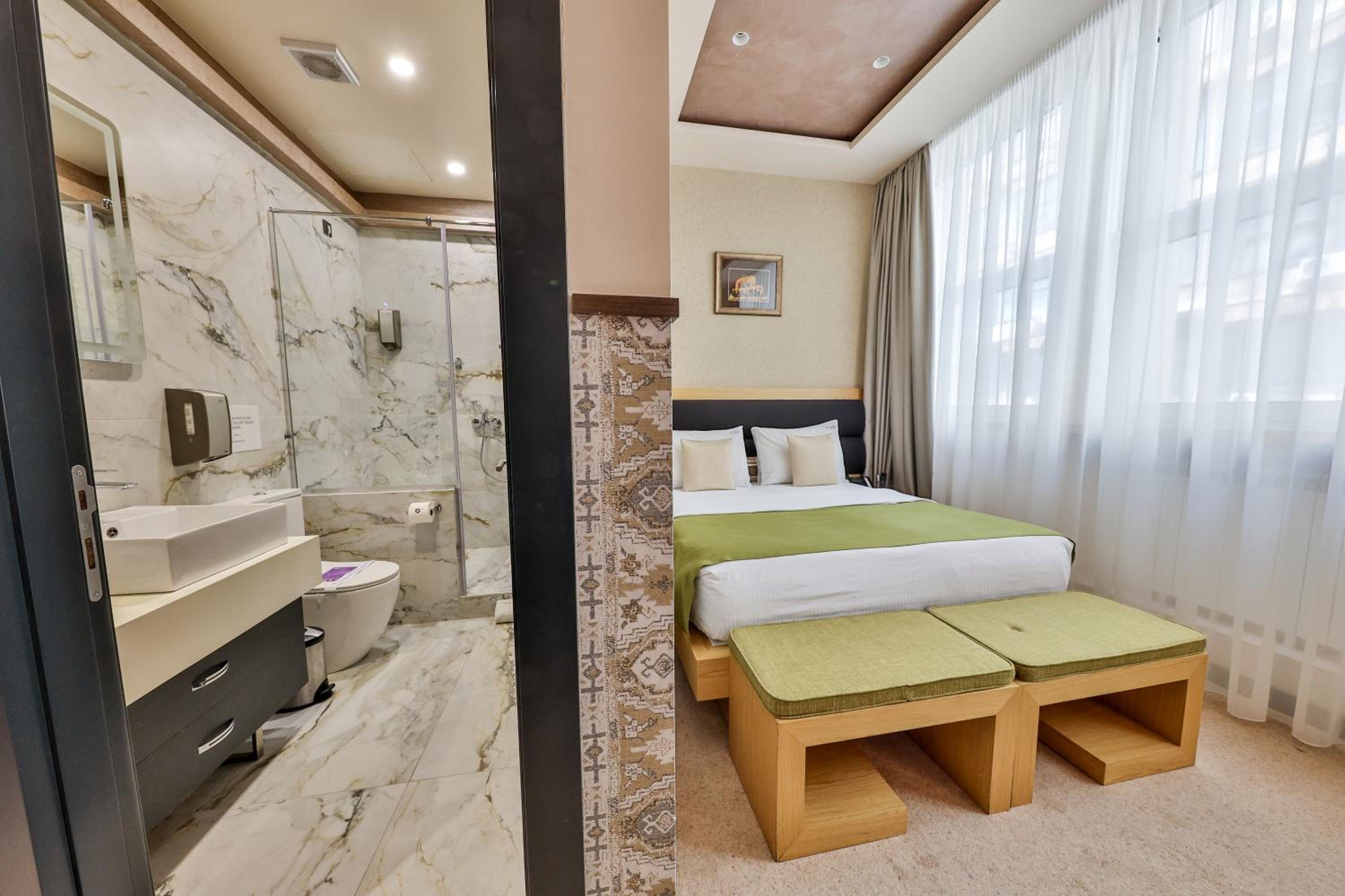 Double or Twin Room - Photo 4