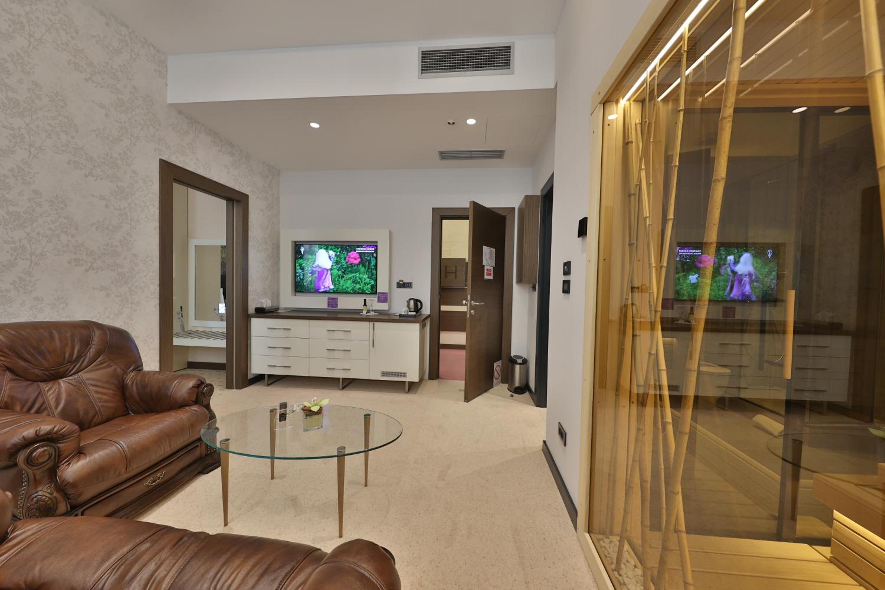 One-Bedroom Apartment with Sauna and Hammam - Free Parking - Photo 12