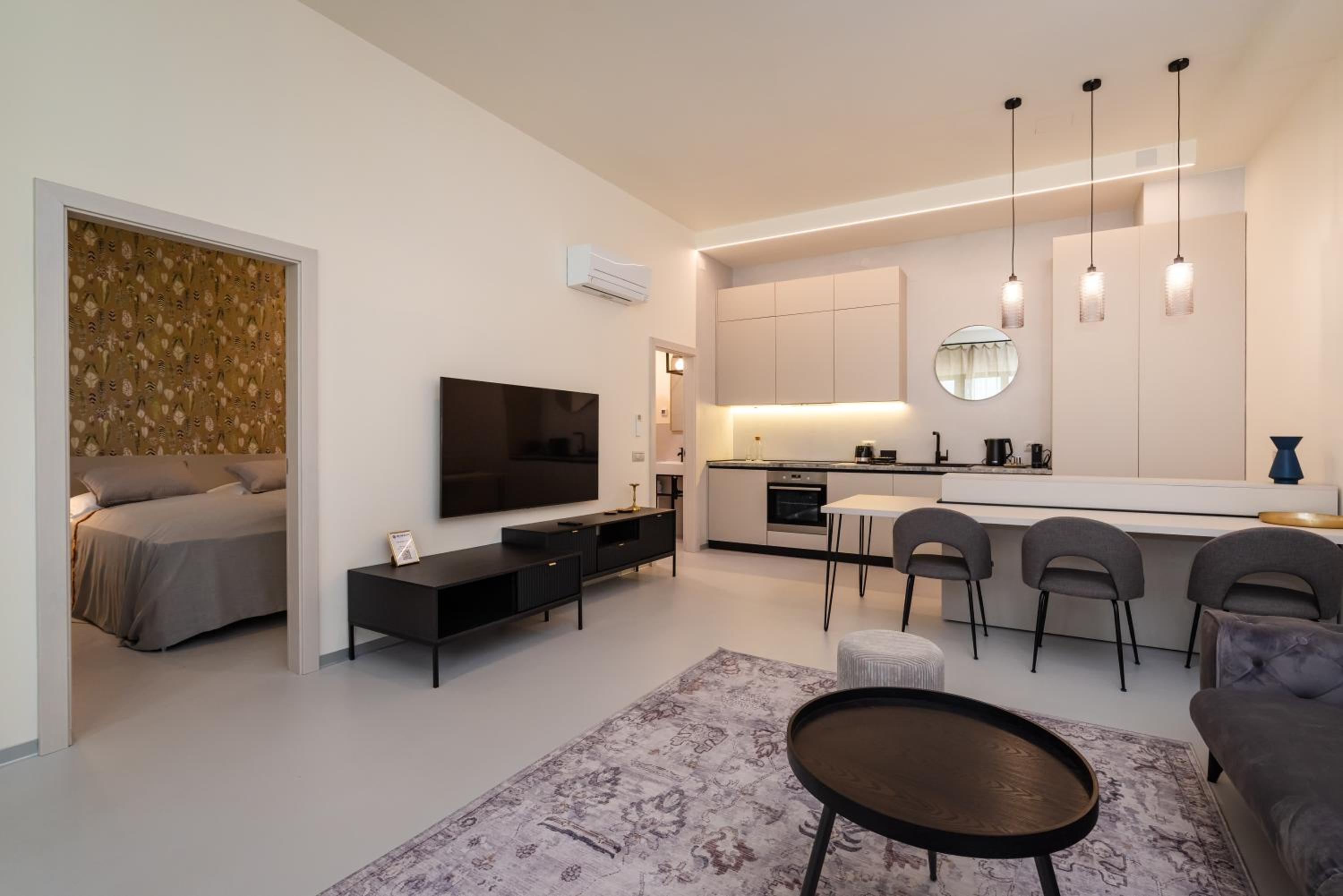 One-Bedroom Apartment with Terrace photo 3