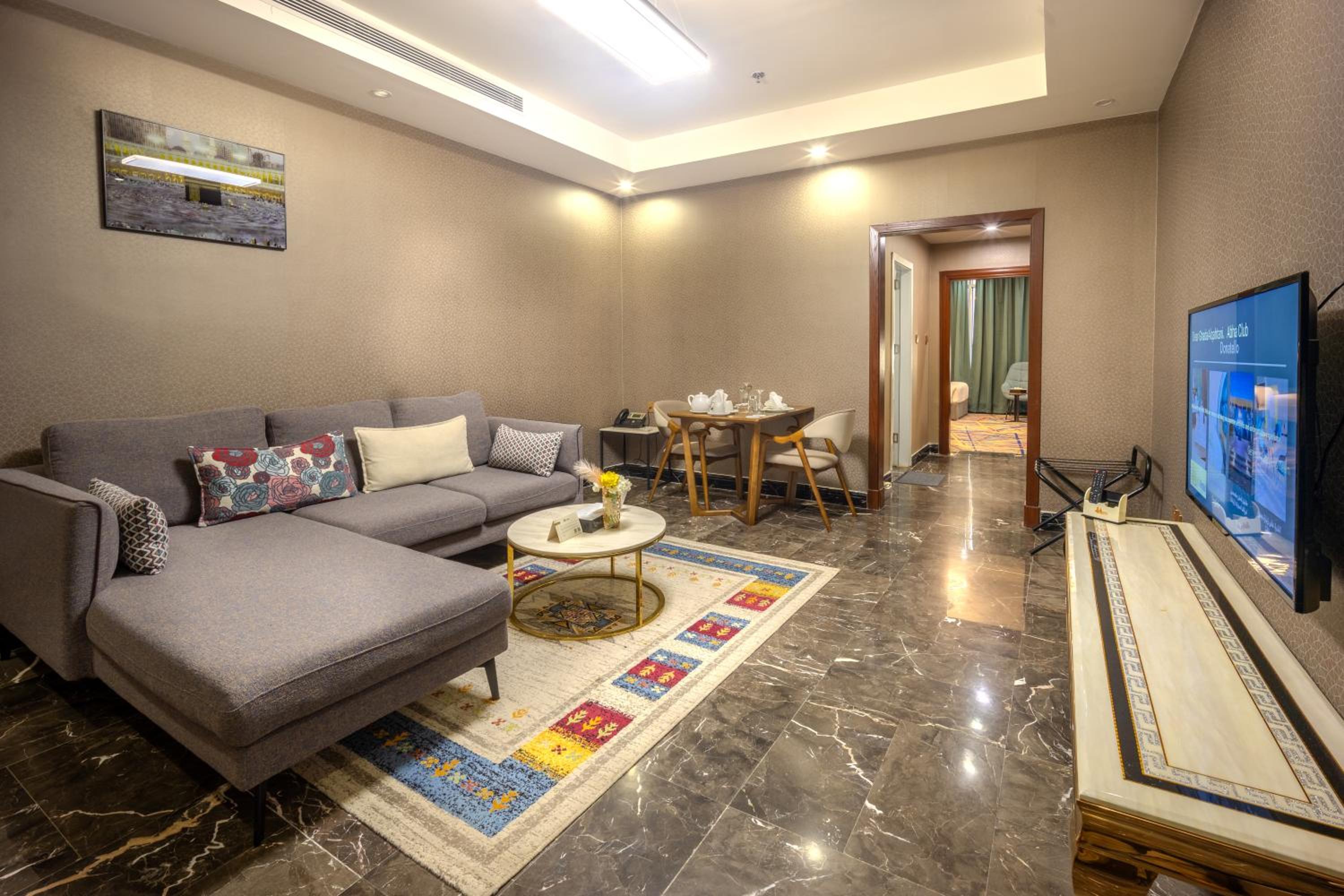 Junior Suite Airport View - Photo 5