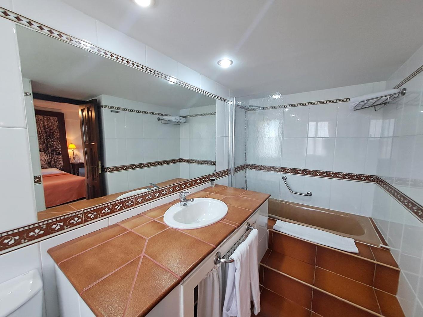 Double or Twin Room photo 3