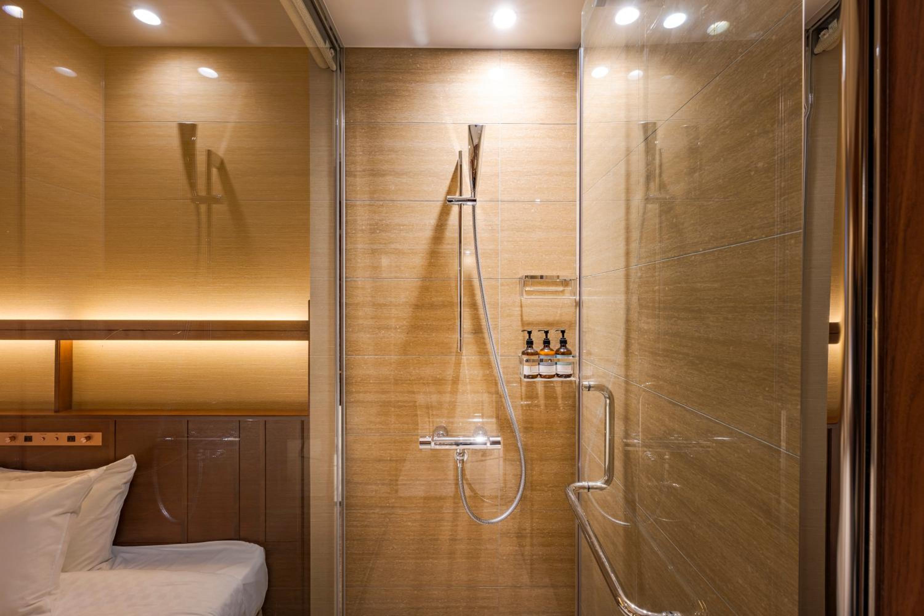 Deluxe Queen Room - Non-Smoking - Photo 2