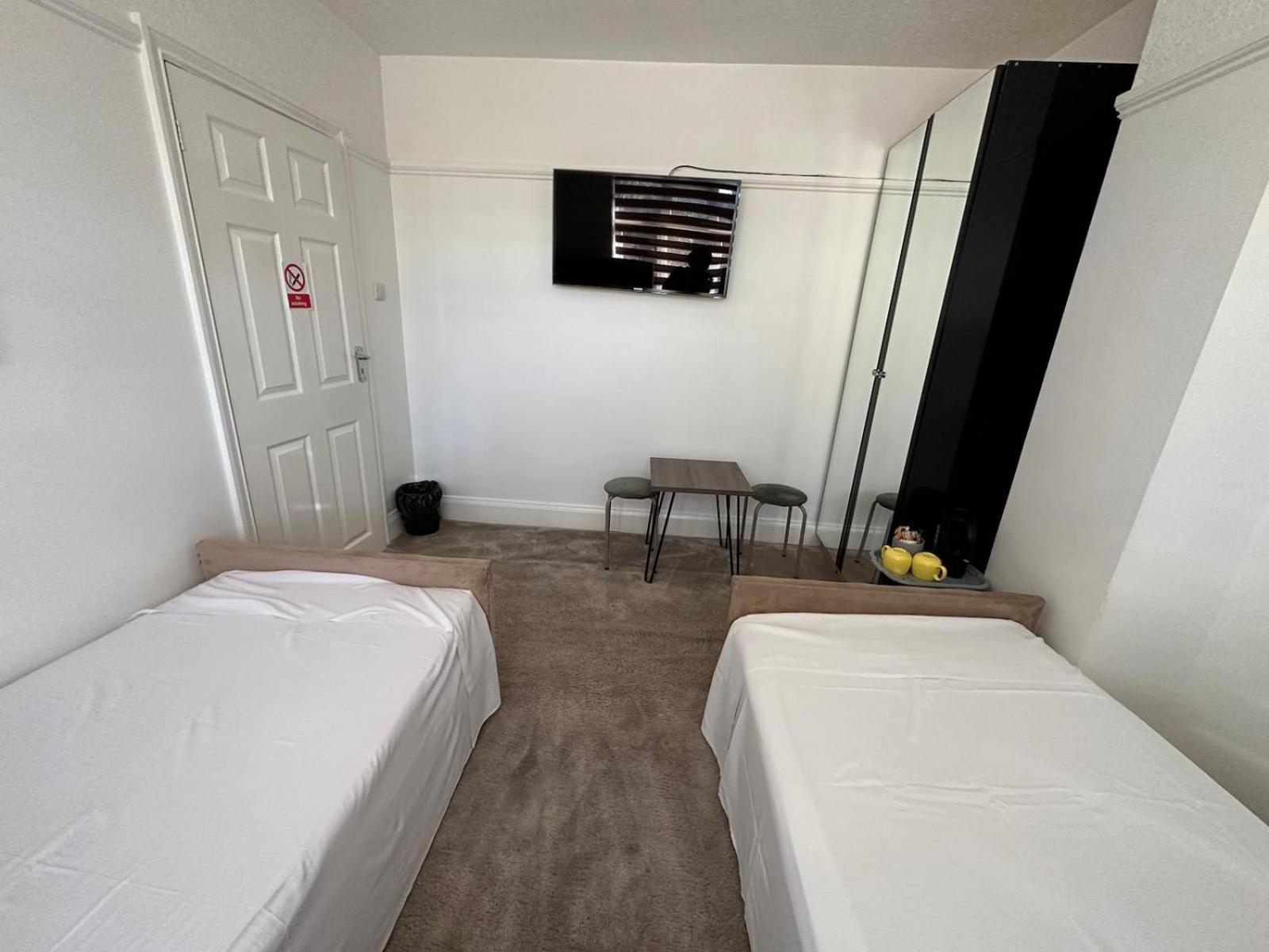 Double Room with Shared Bathroom photo 1
