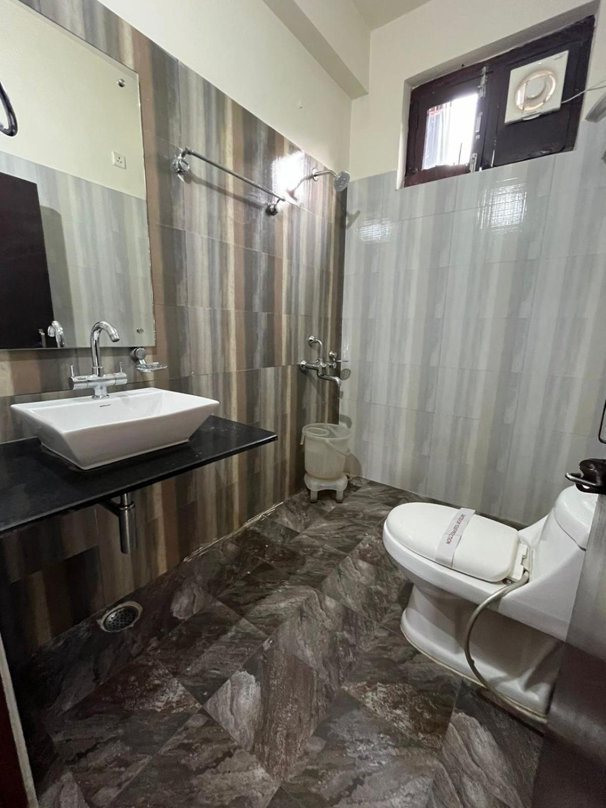 Deluxe Double Room With Balcony photo 3
