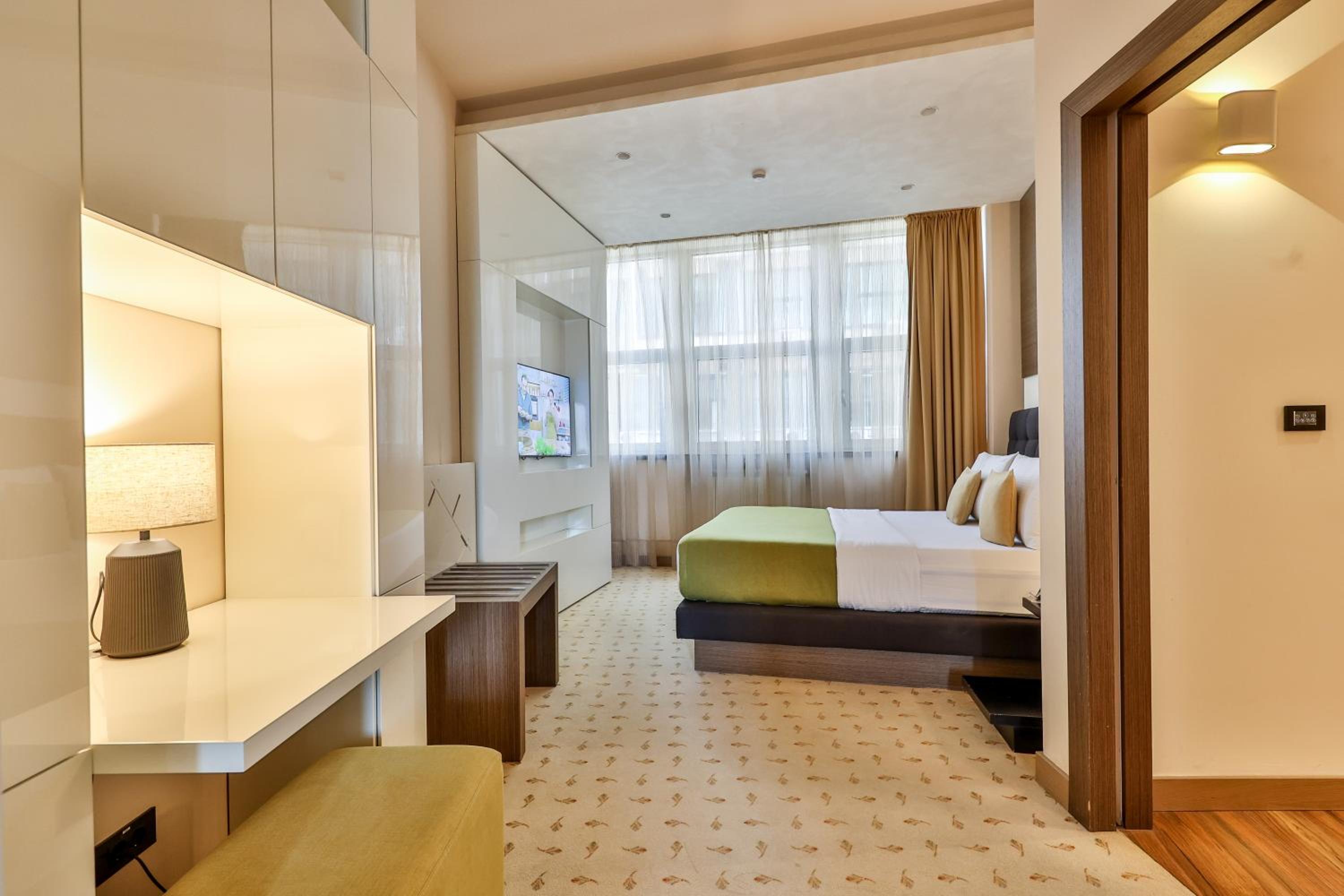 Suite with Hot Tub and Sauna - Free Parking - Photo 3