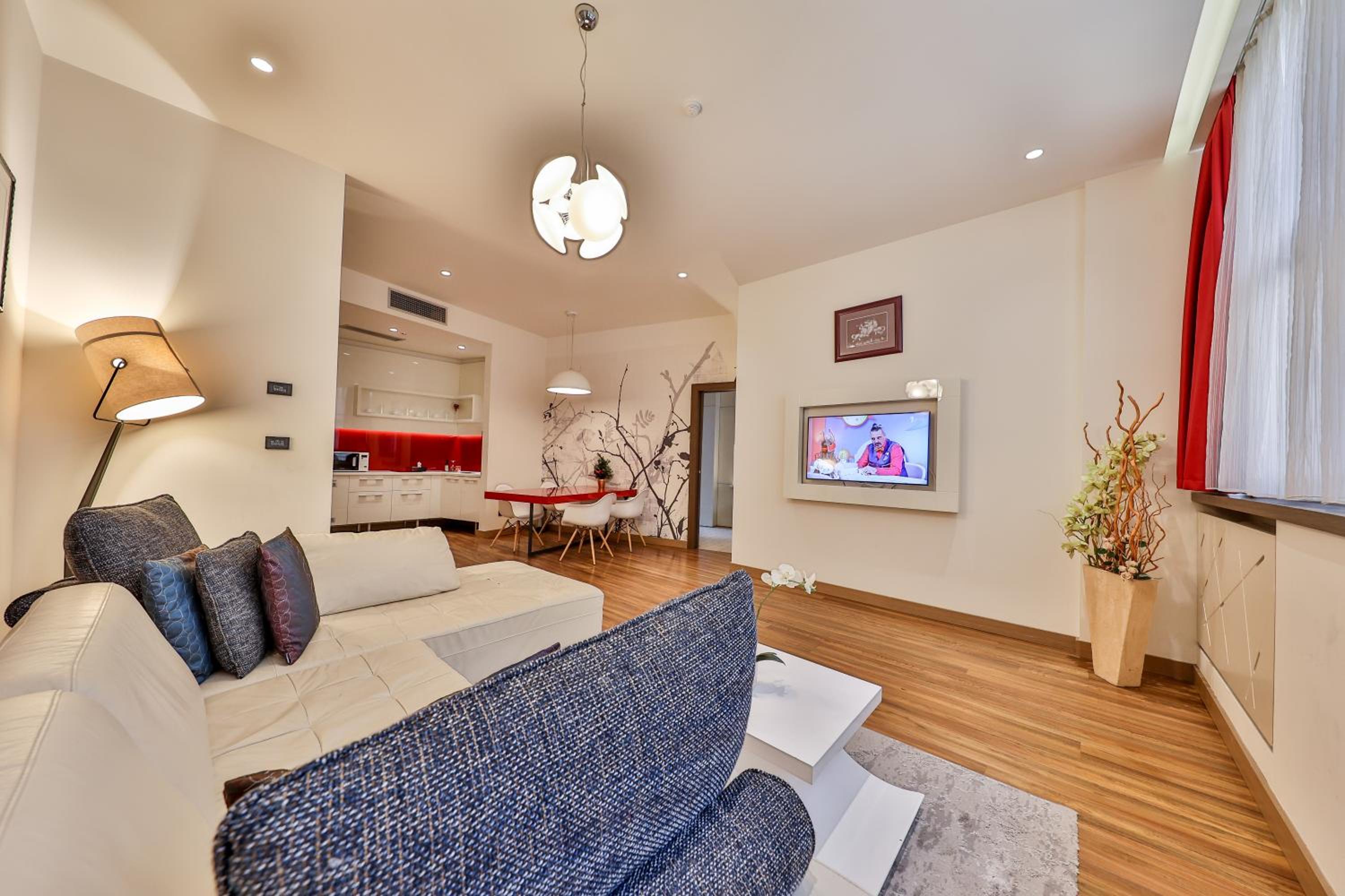 Suite with Hot Tub and Sauna - Free Parking - Photo 8