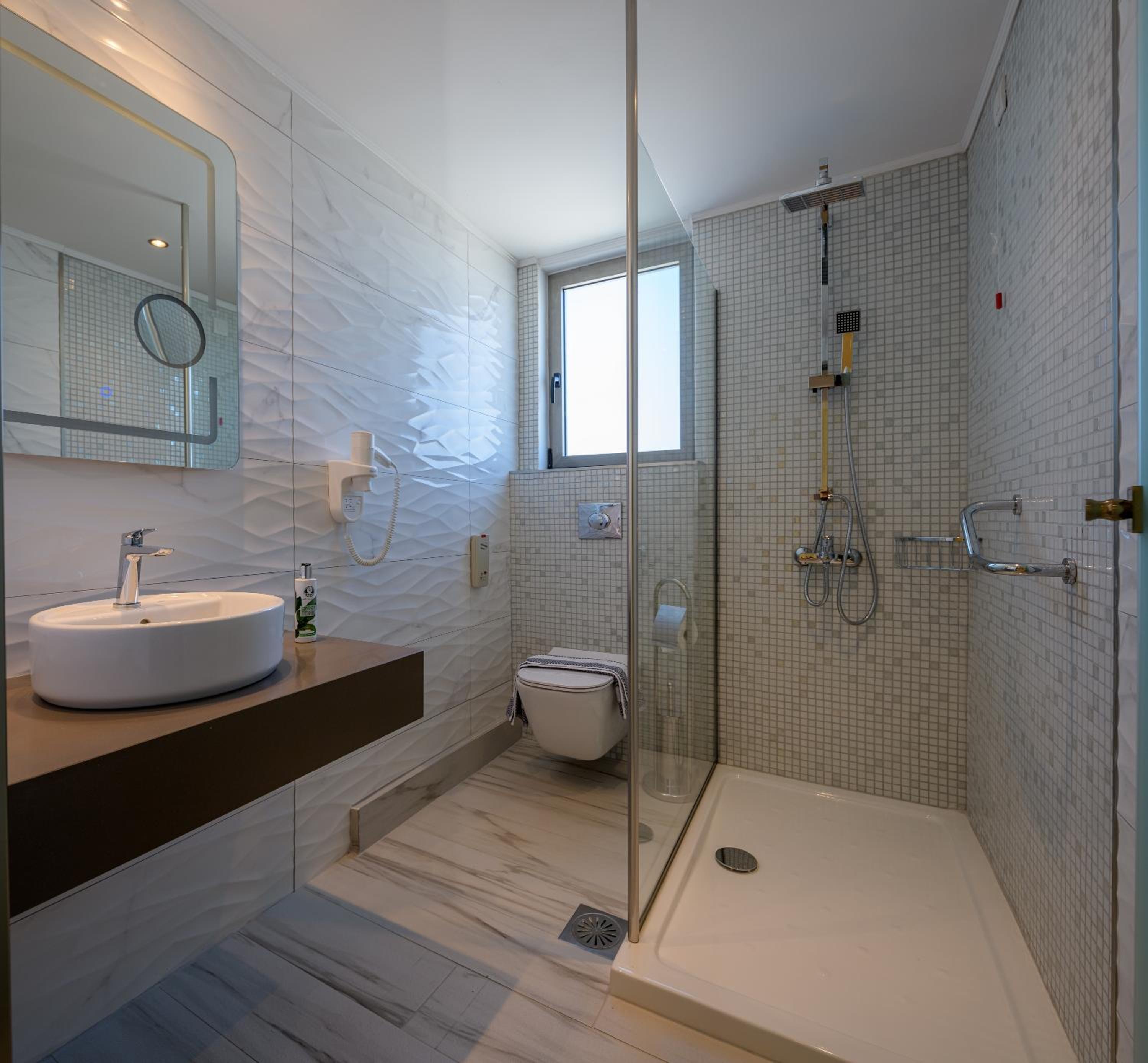 Suite - Photo 5